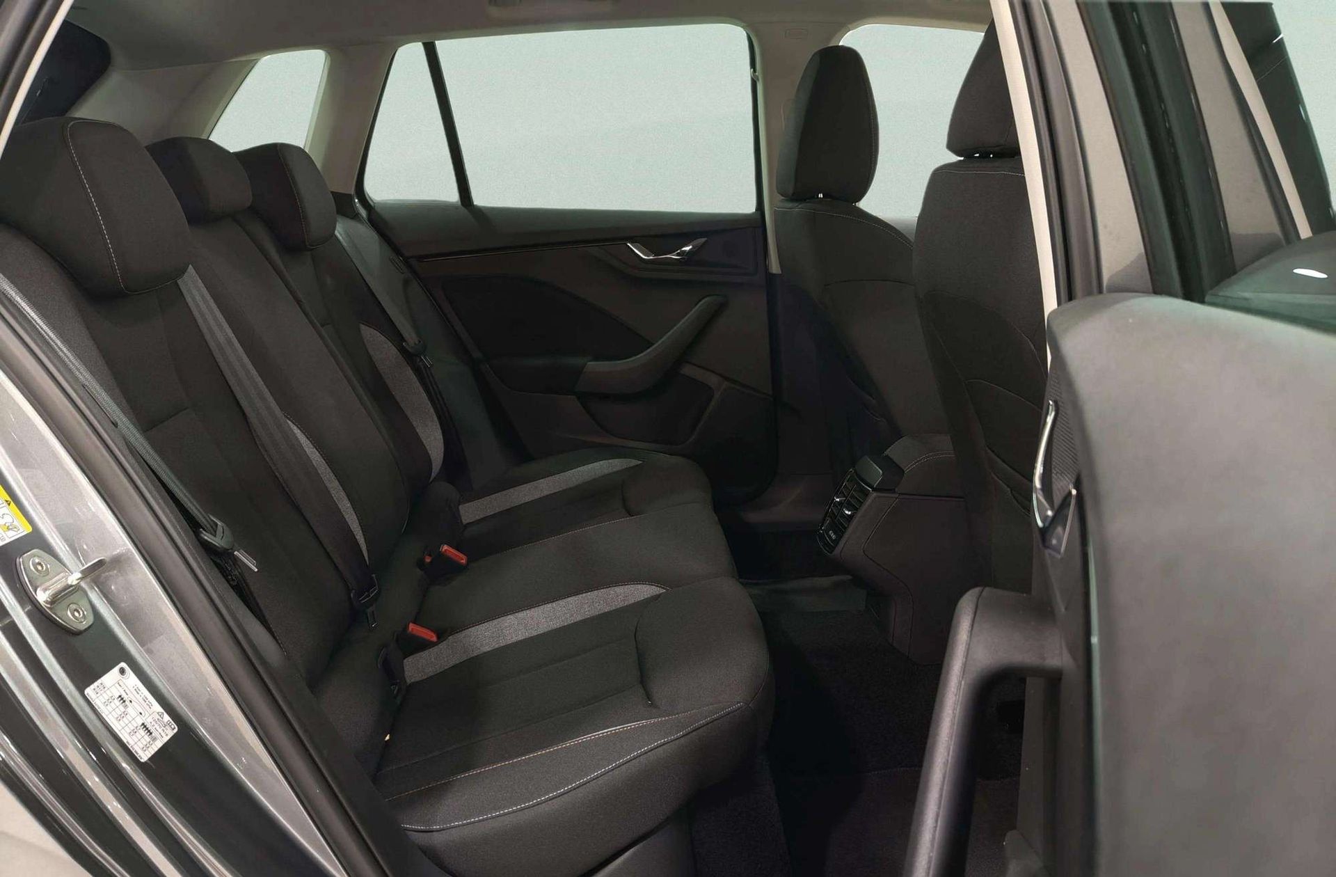 Škoda Kamiq 1.0 TSI Selection DSG - foto 19