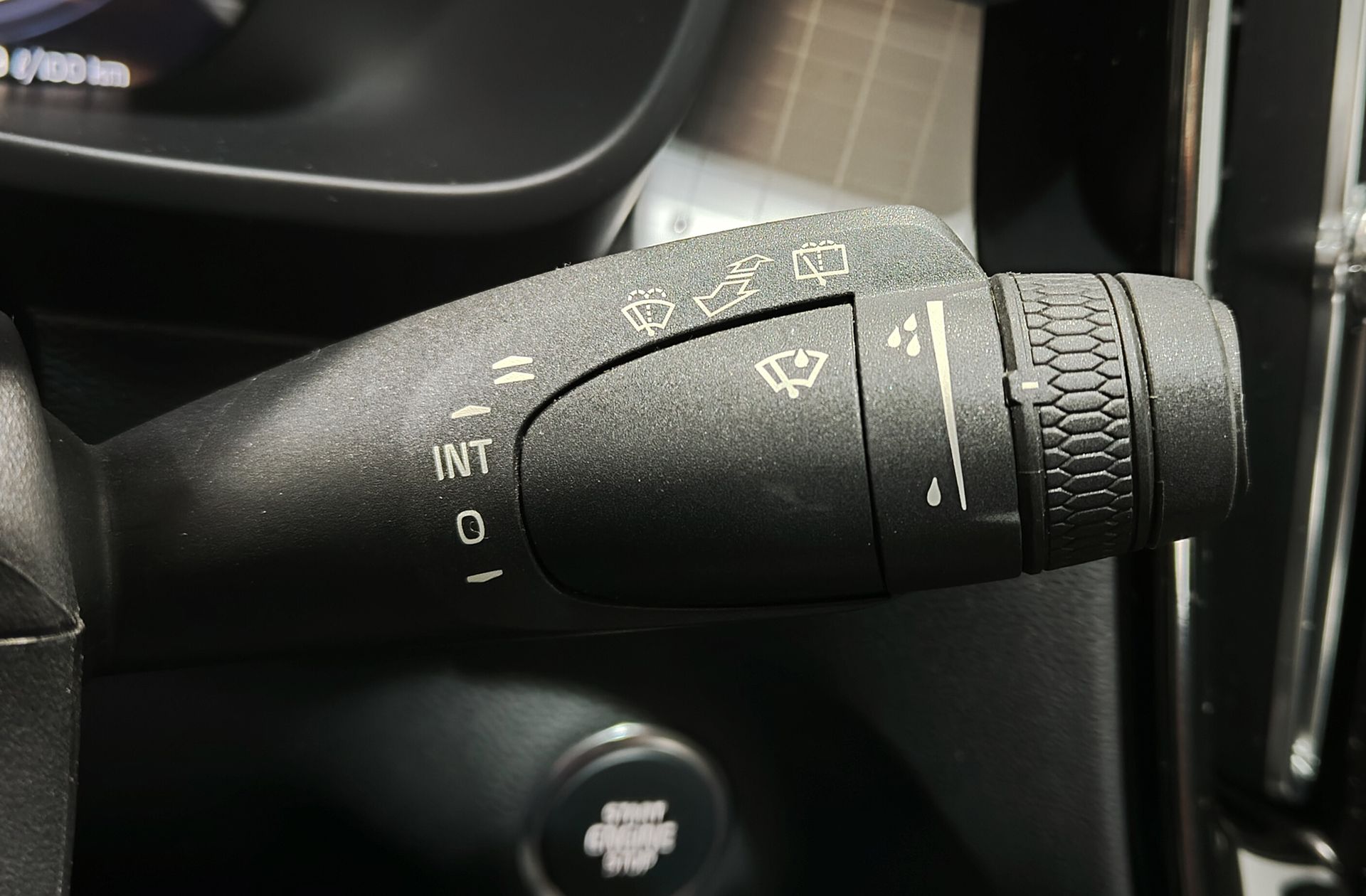 Volvo XC40 B4 G Momentum Pro AWD - foto 30