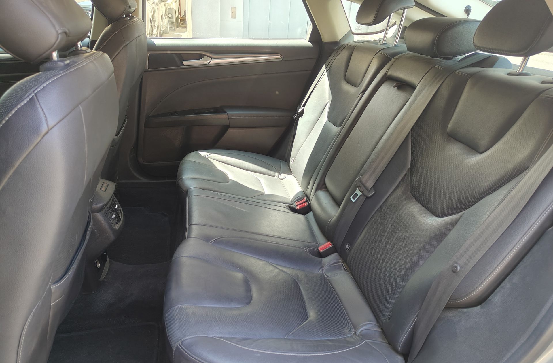 Ford Mondeo 1.5 EcoBoost Titanium Powershift - foto 11
