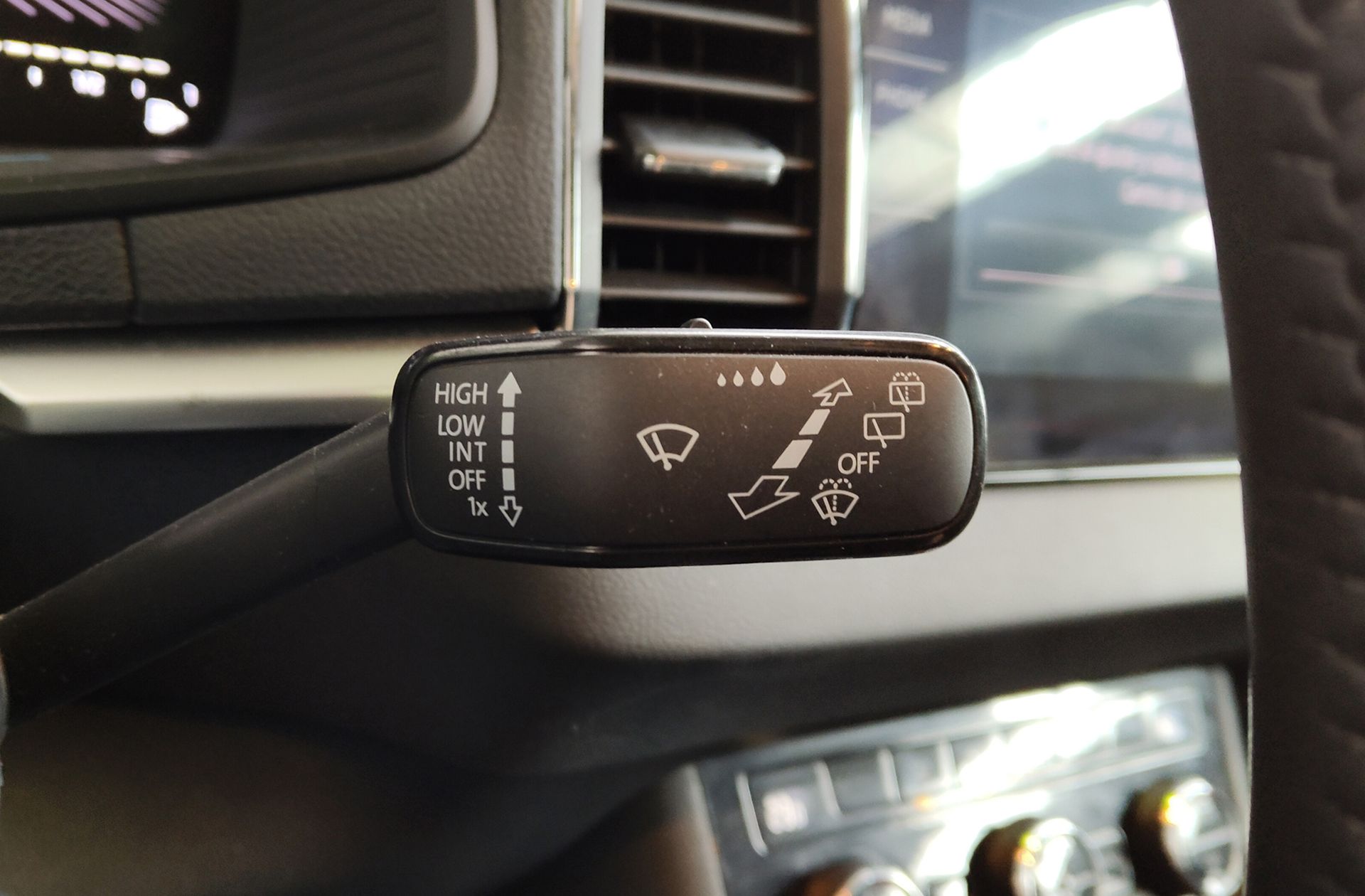 Škoda Karoq 2.0 TDI Selection - foto 25