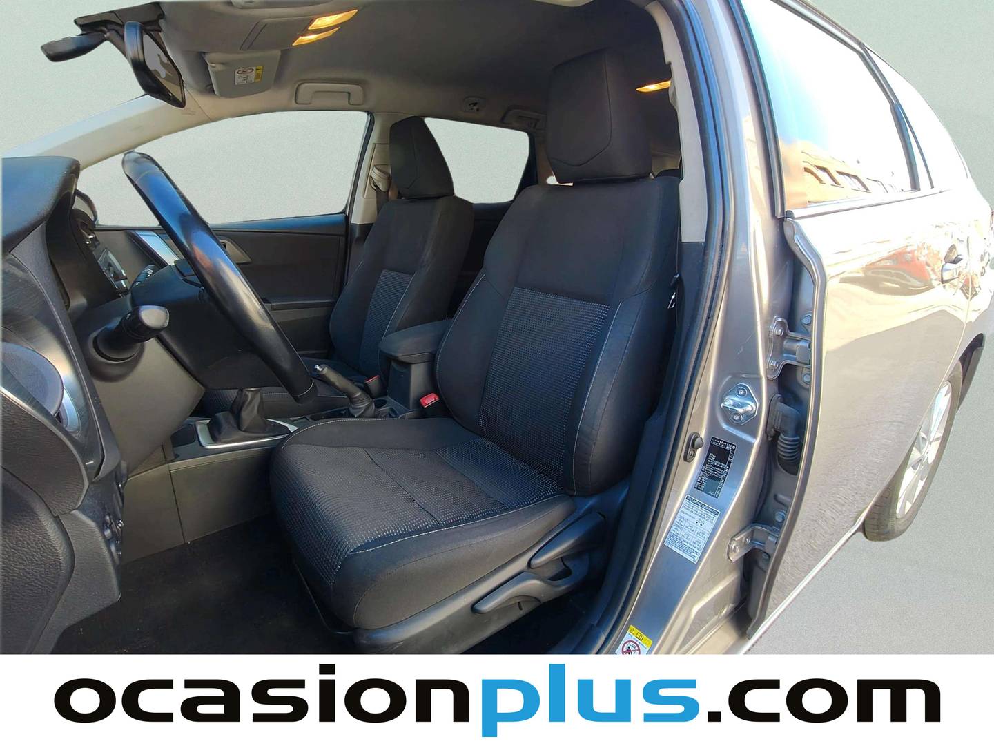 Foto asientos delanteros Toyota Auris Toyota Auris 120D Touring Sports Active (124 CV)