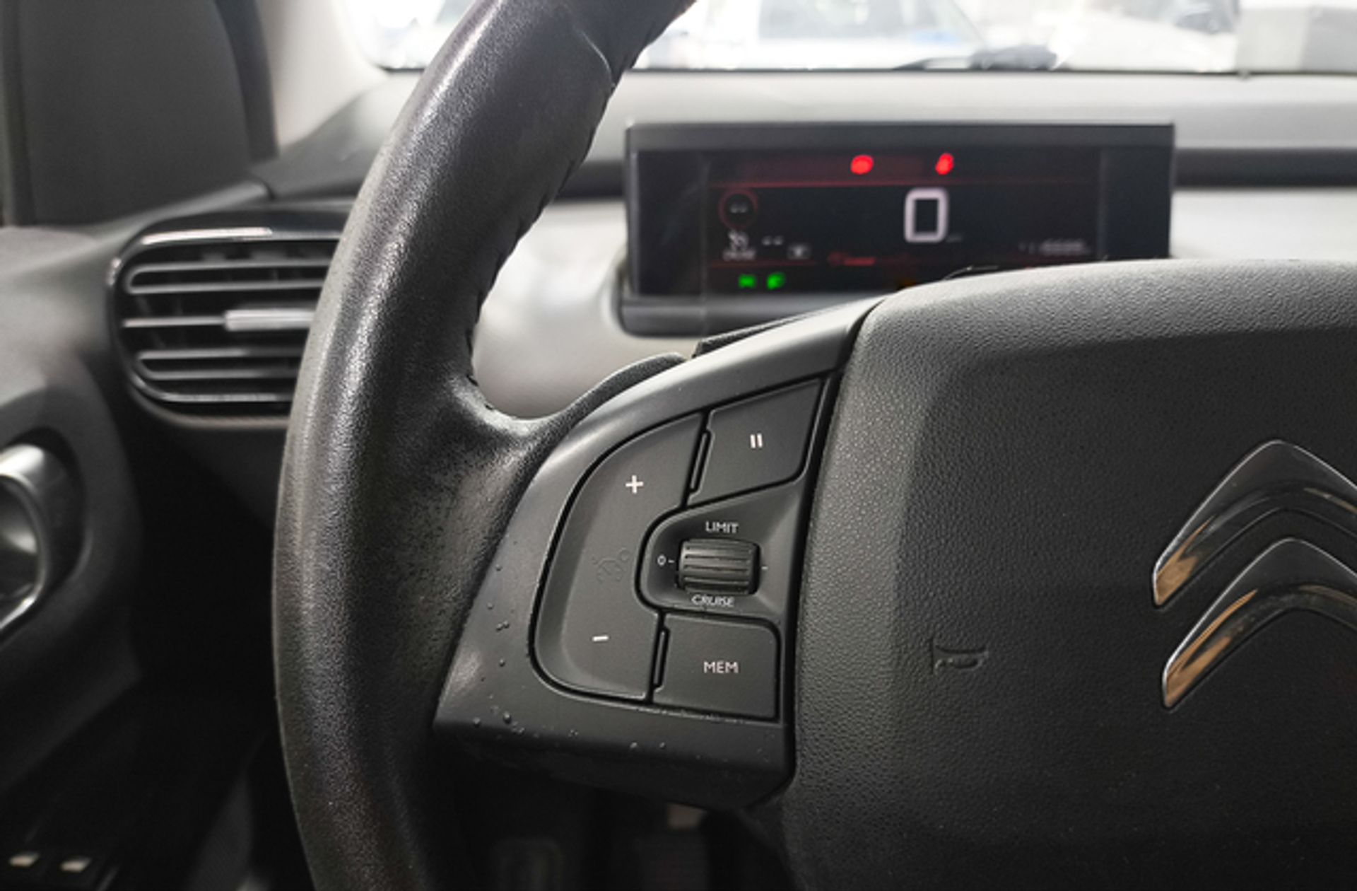 Citroën C4 Cactus BlueHDi 100 Shine - foto 24