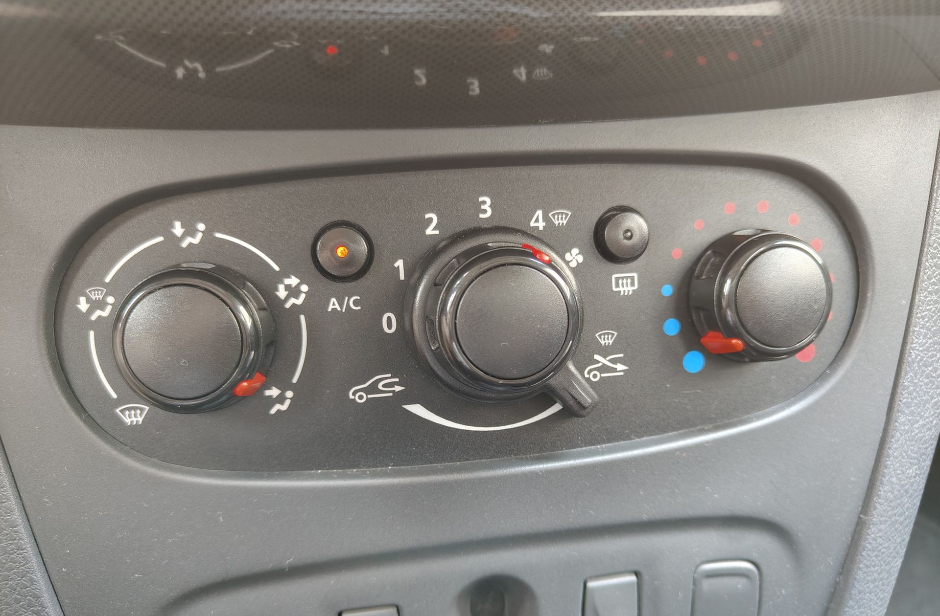 Dacia Sandero dCi 90 Stepway - foto 23