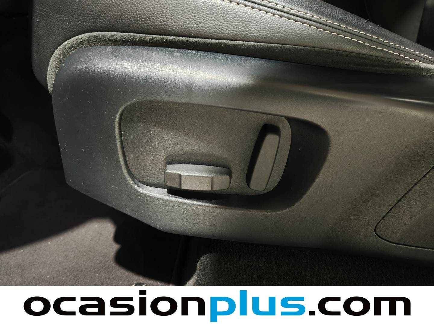 Foto Land Rover Range Rover Velar Land Rover Range Rover Velar P250 R-Dynamic 4WD Auto (250 CV)