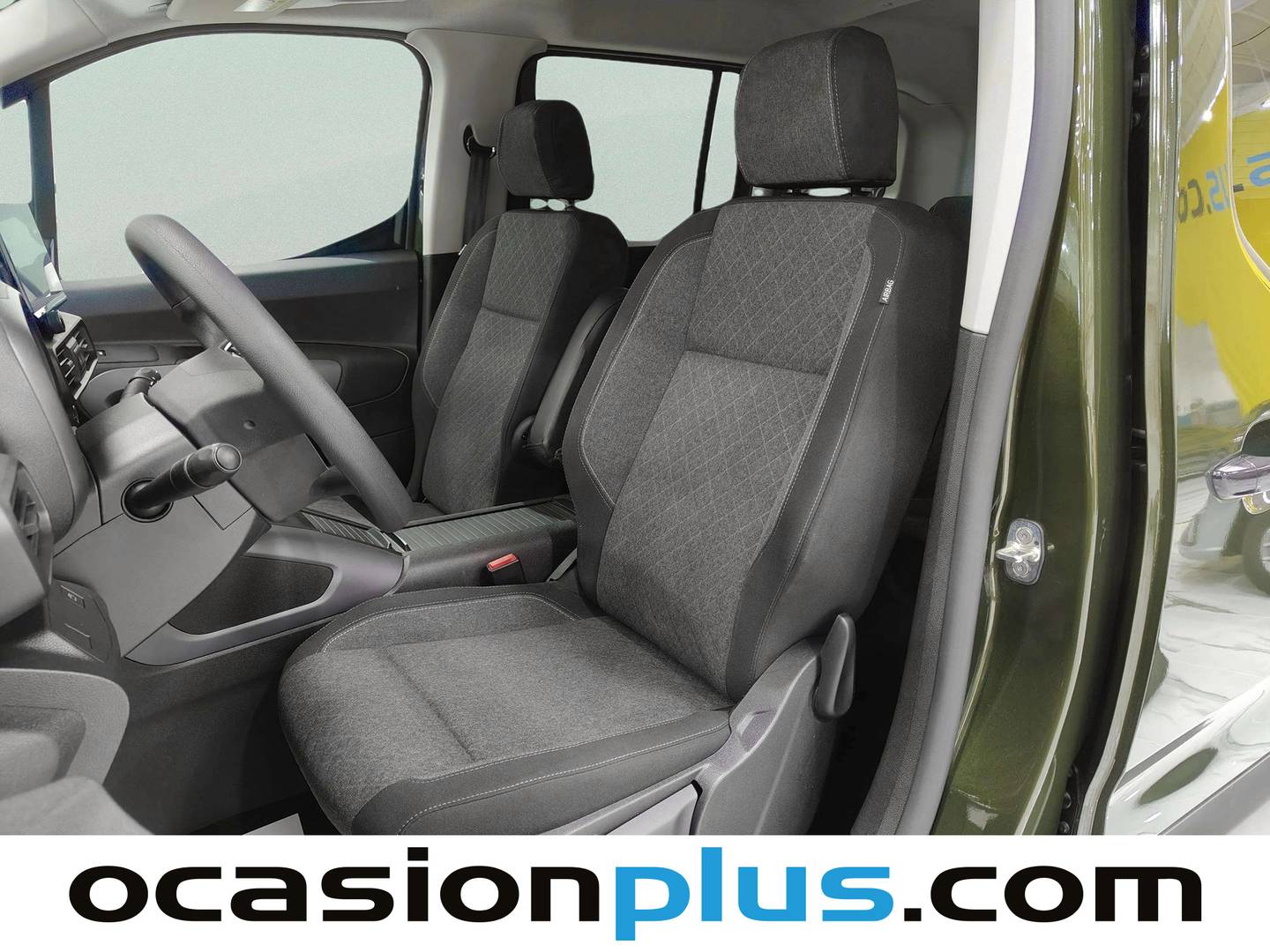 Foto asientos delanteros Opel Combo Opel Combo Combi 1.5 Td S&S (100 CV)