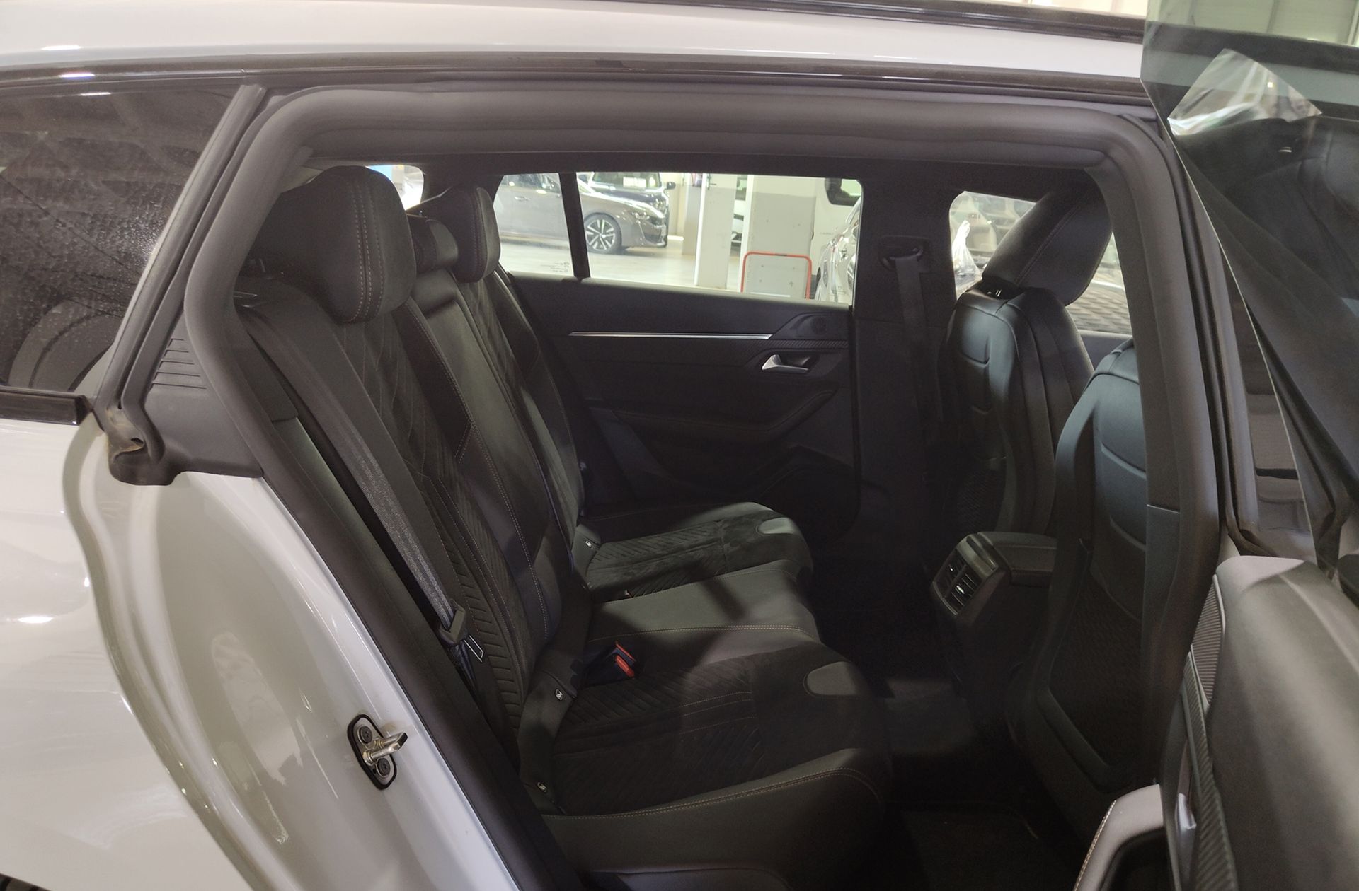 Peugeot 508 SW BlueHDi 130 GT EAT8 - foto 25