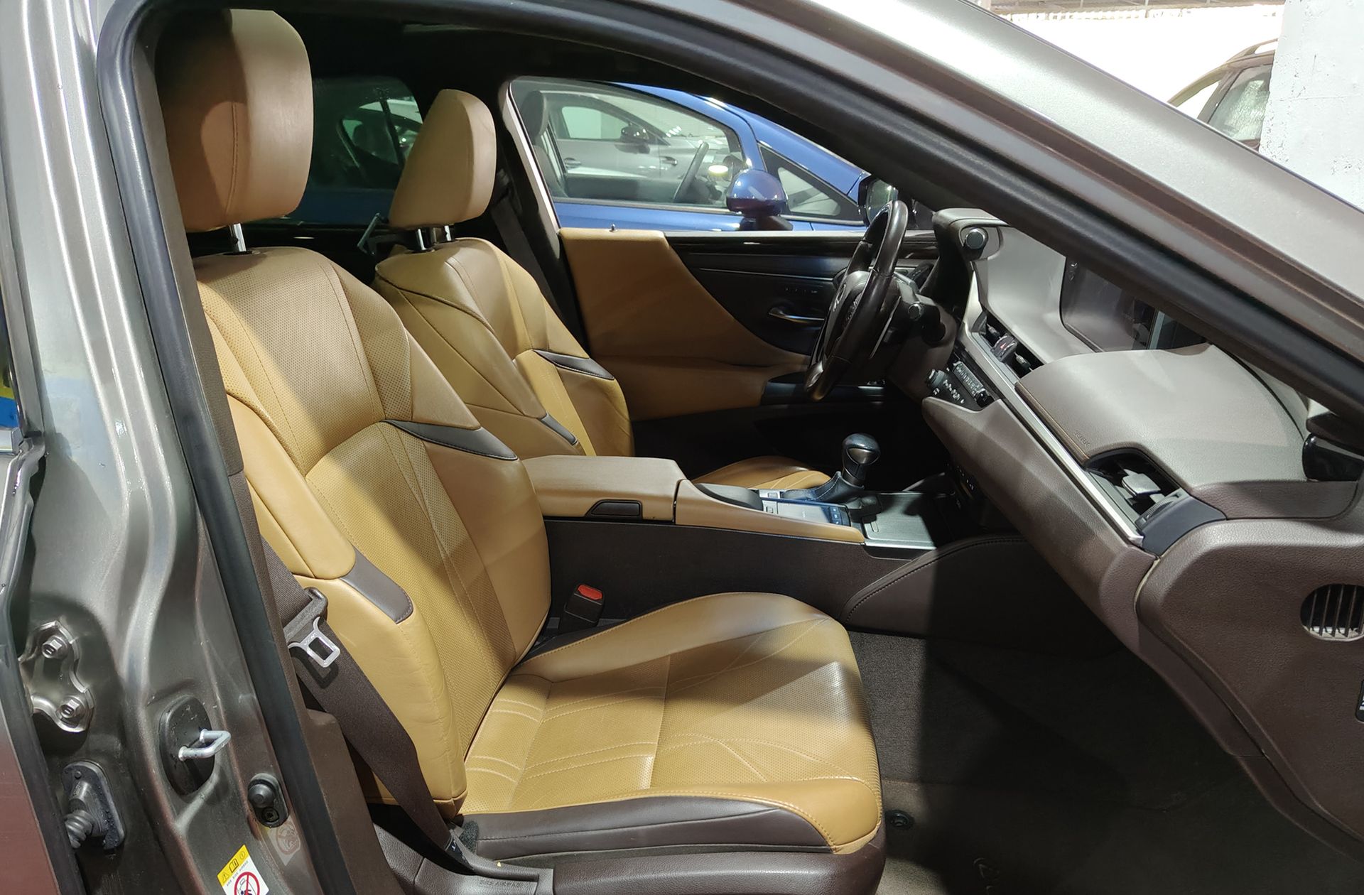 Lexus ES 300h Luxury - foto 32