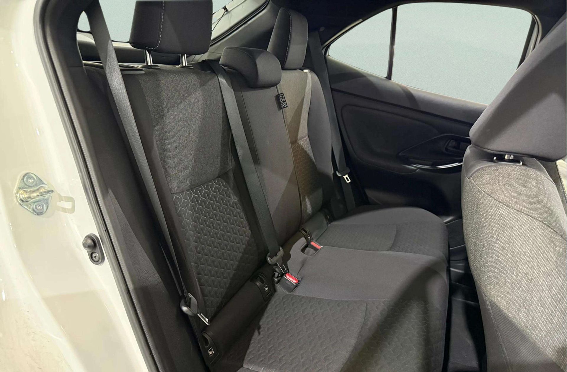 Toyota Yaris Cross 120H Active Tech - foto 17