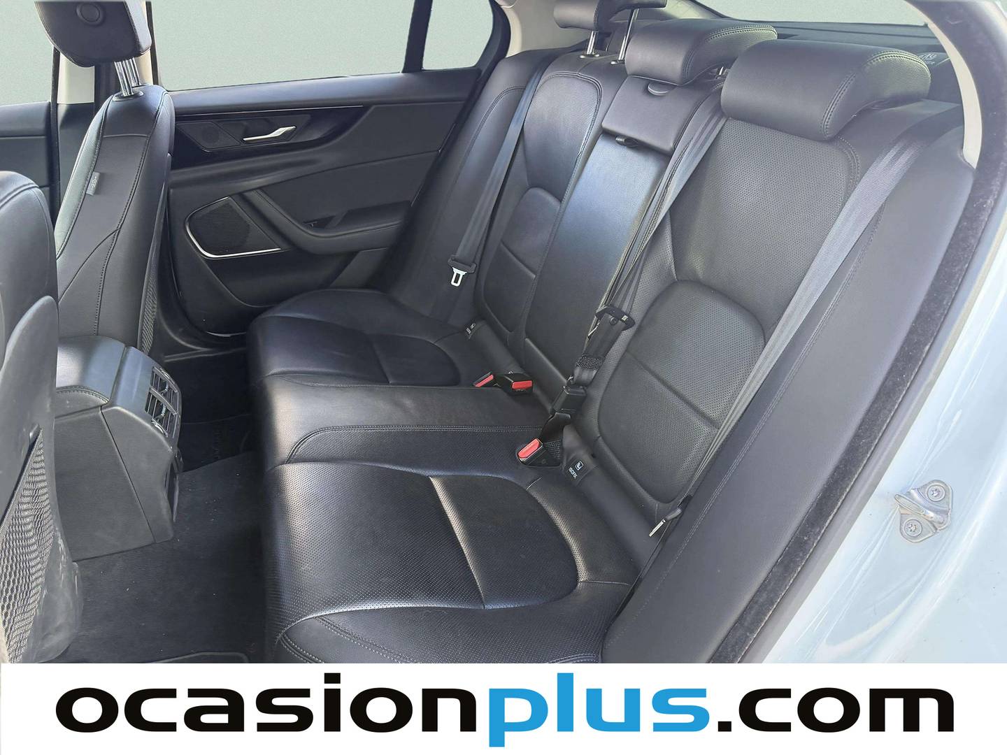 Foto asientos traseros Jaguar XE Jaguar XE 2.0D MHEV S RWD Auto (204 CV)