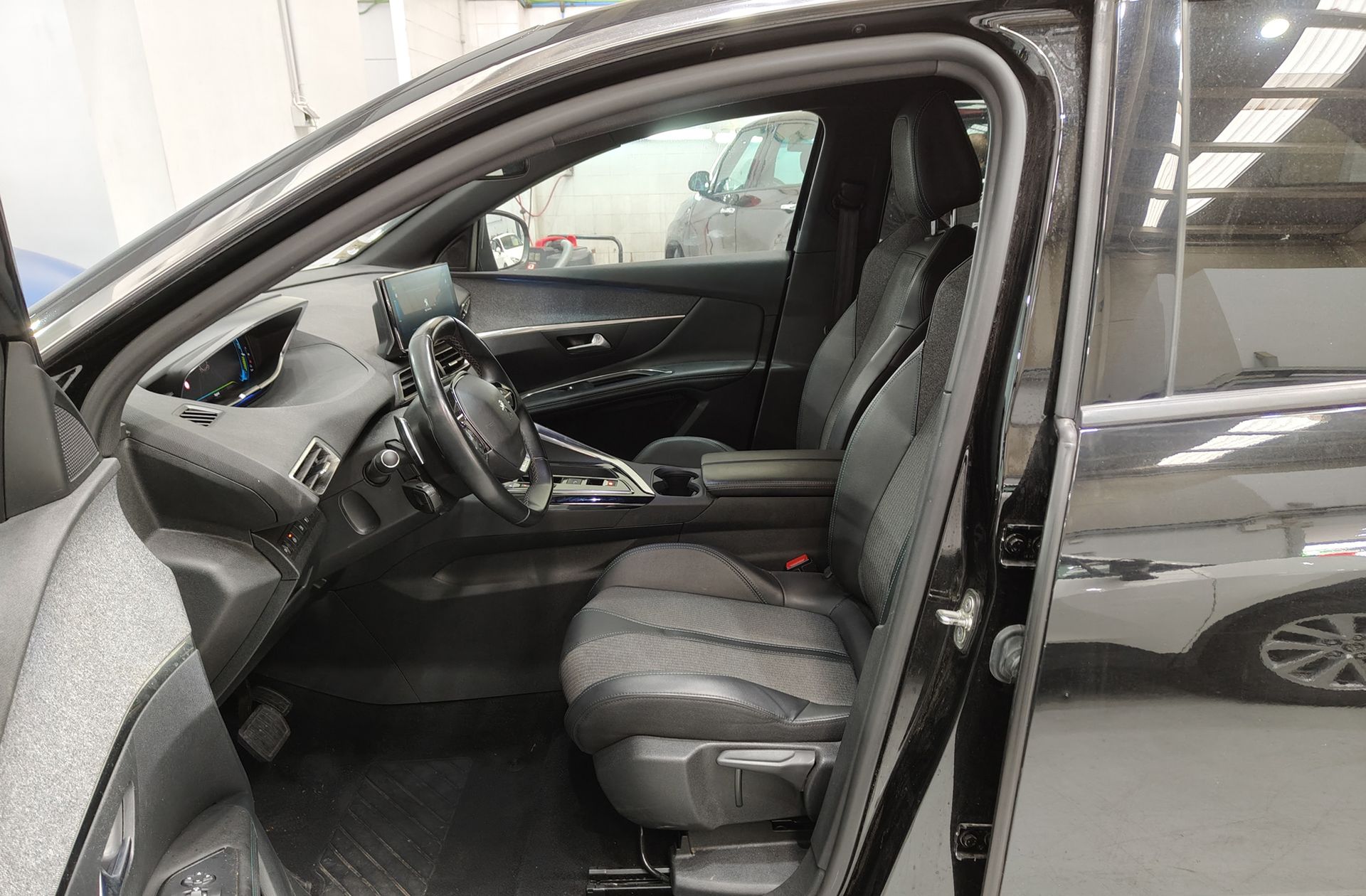 Peugeot 3008 300 Allure Pack e-EAT8 - foto 12