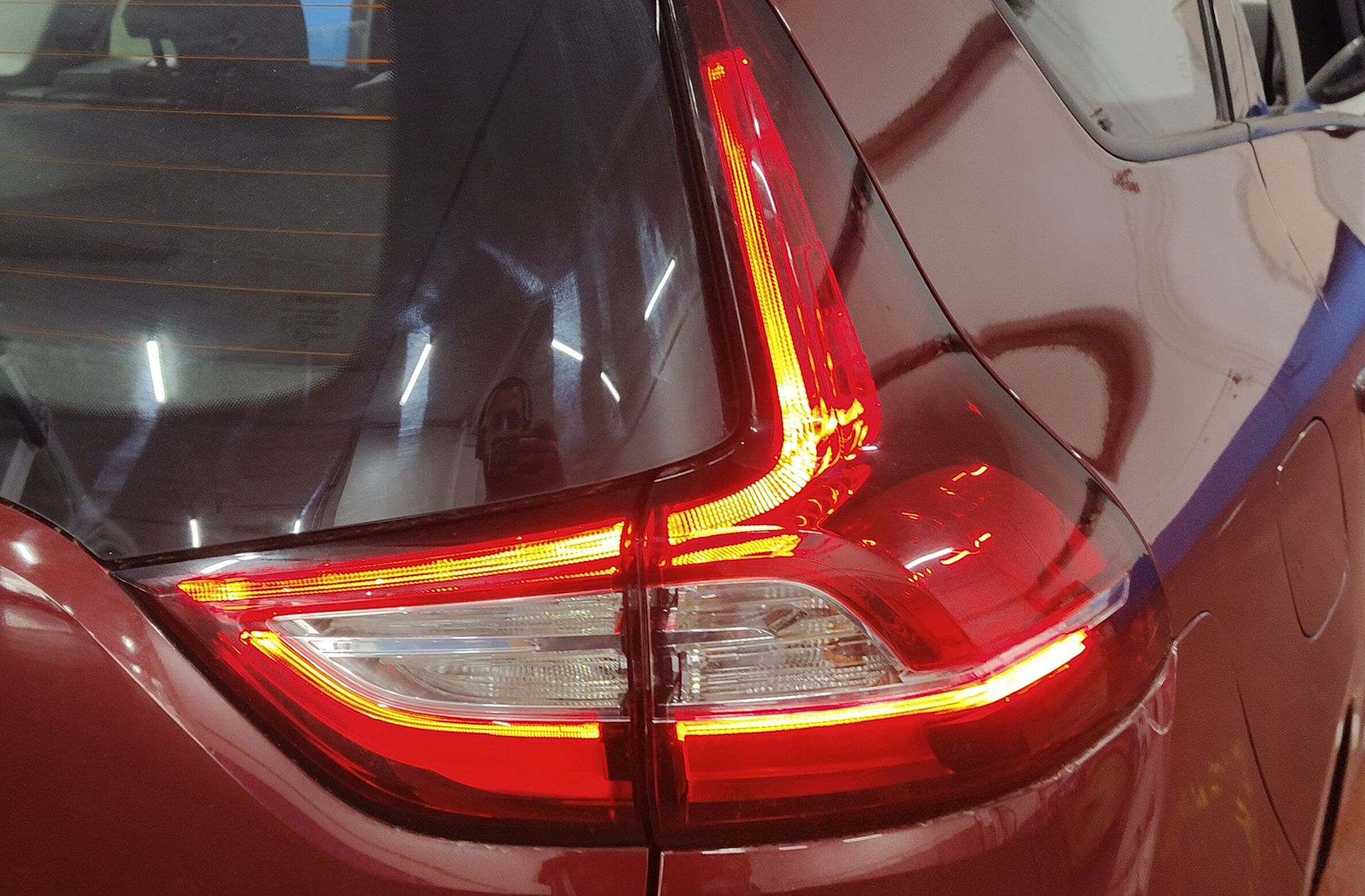 Renault Grand Scénic Zen TCe EDC GPF 7 plazas - foto 18