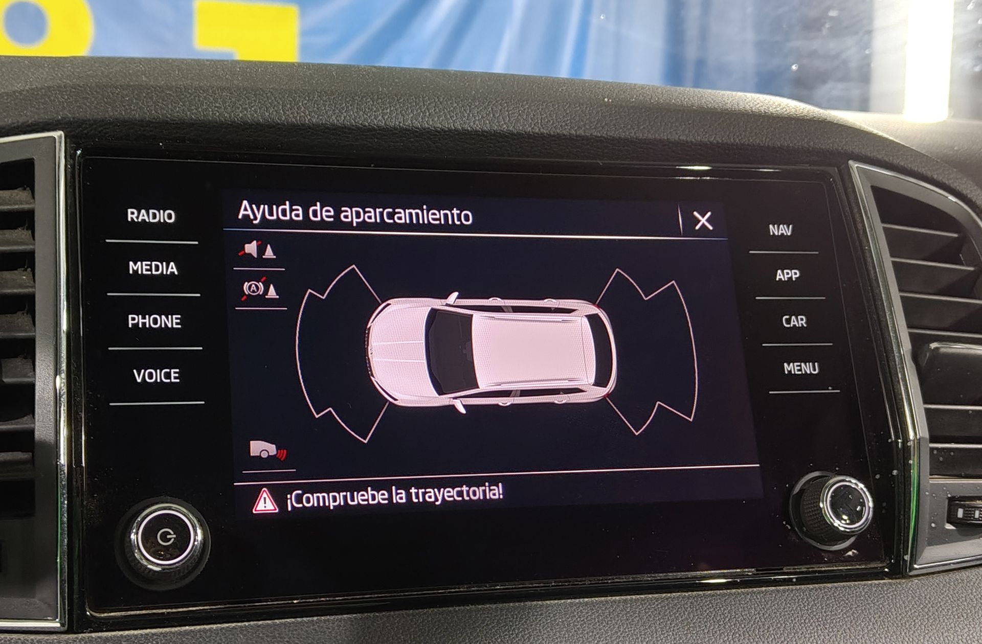 Škoda Karoq 2.0 TDI Ambition 4x4 DSG - foto 11