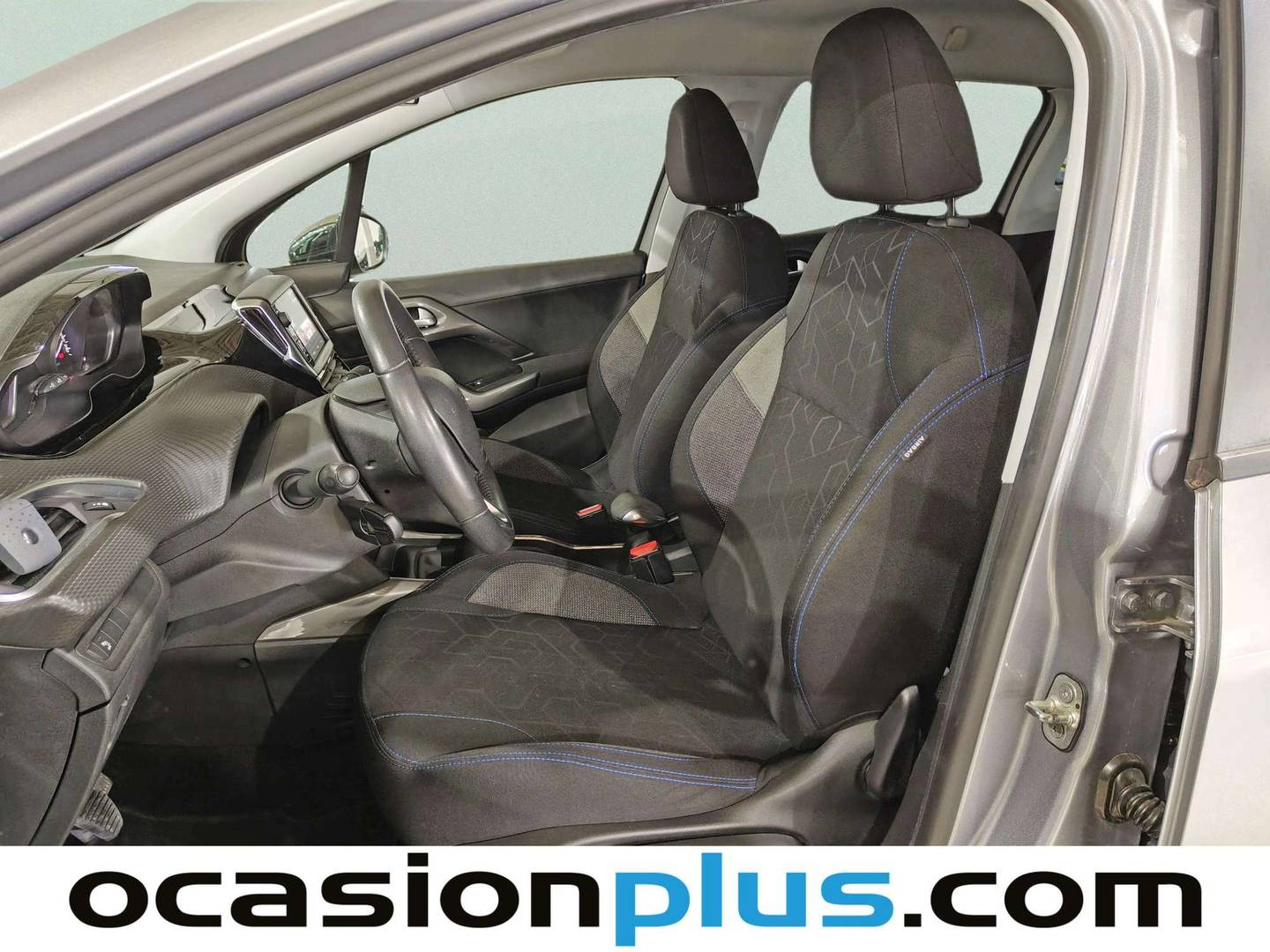 Foto asientos delanteros Peugeot 2008 Peugeot 2008 PureTech 82 Style (82 CV)