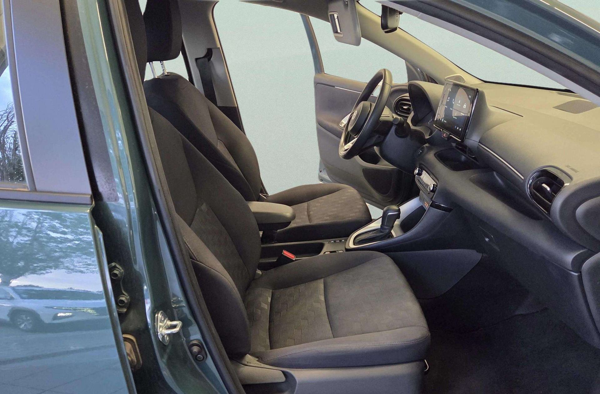 Toyota Yaris 120H Active Plus - foto 16
