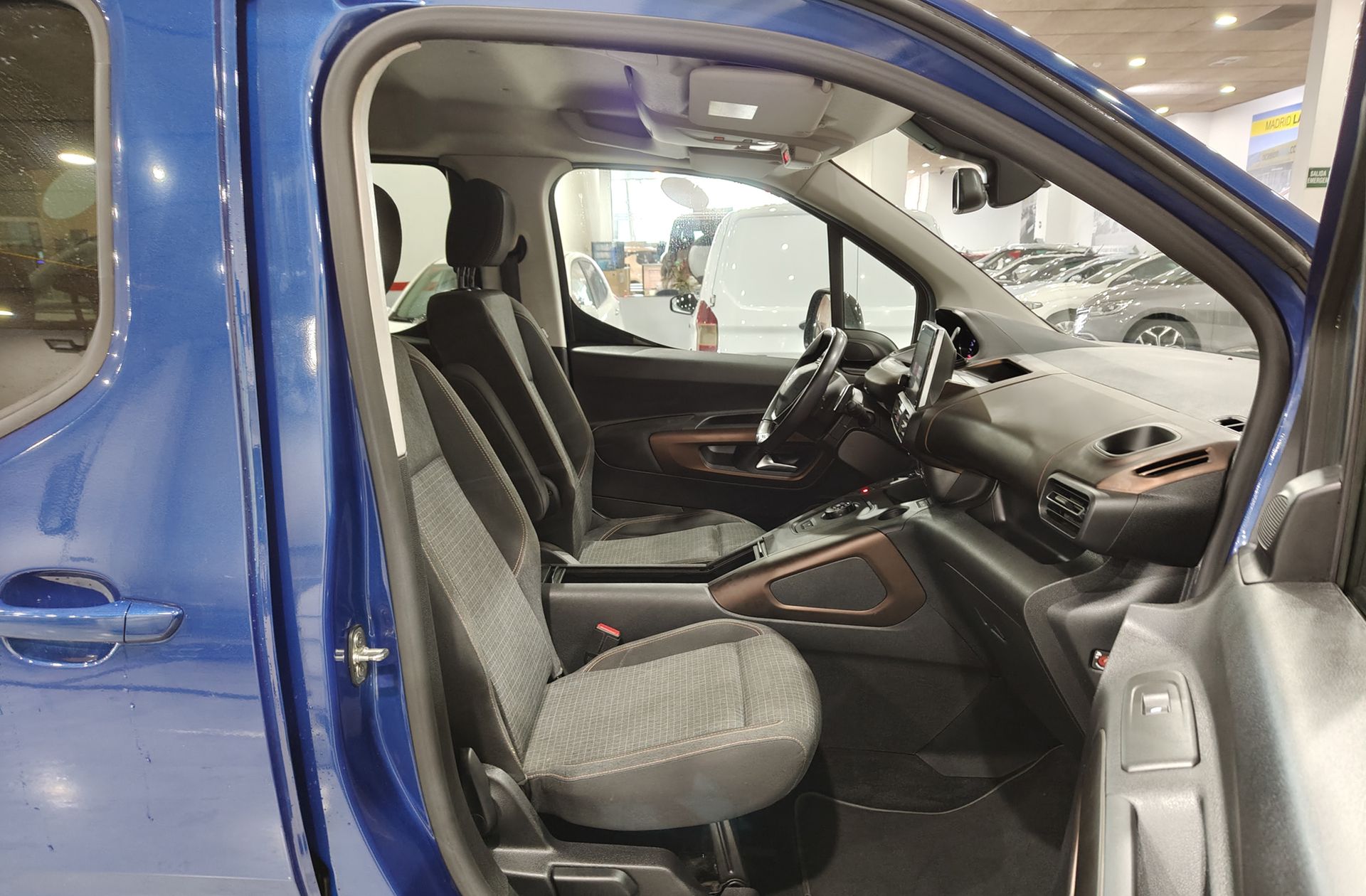 Peugeot Rifter BlueHDi 130 GT Line Standard EAT8 - foto 17