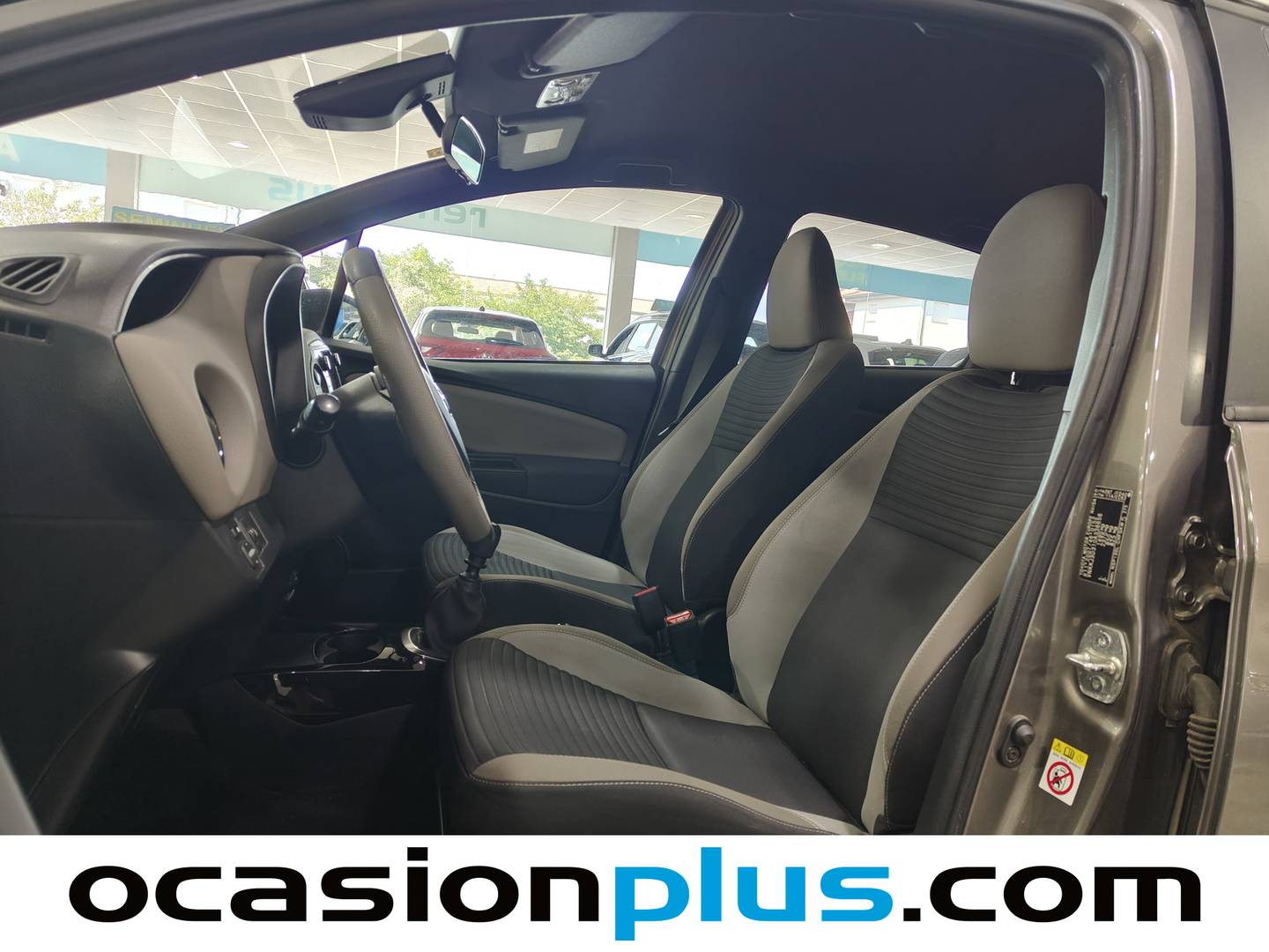 Foto asientos delanteros Toyota Yaris Toyota Yaris 1.3 100 Feel (99 CV)