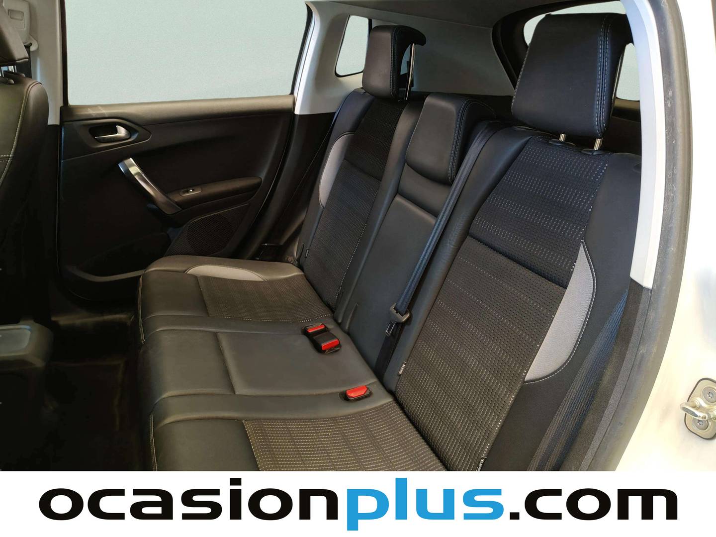 Foto asientos traseros Peugeot 2008 Peugeot 2008 e-HDI 115 Allure (115 CV)