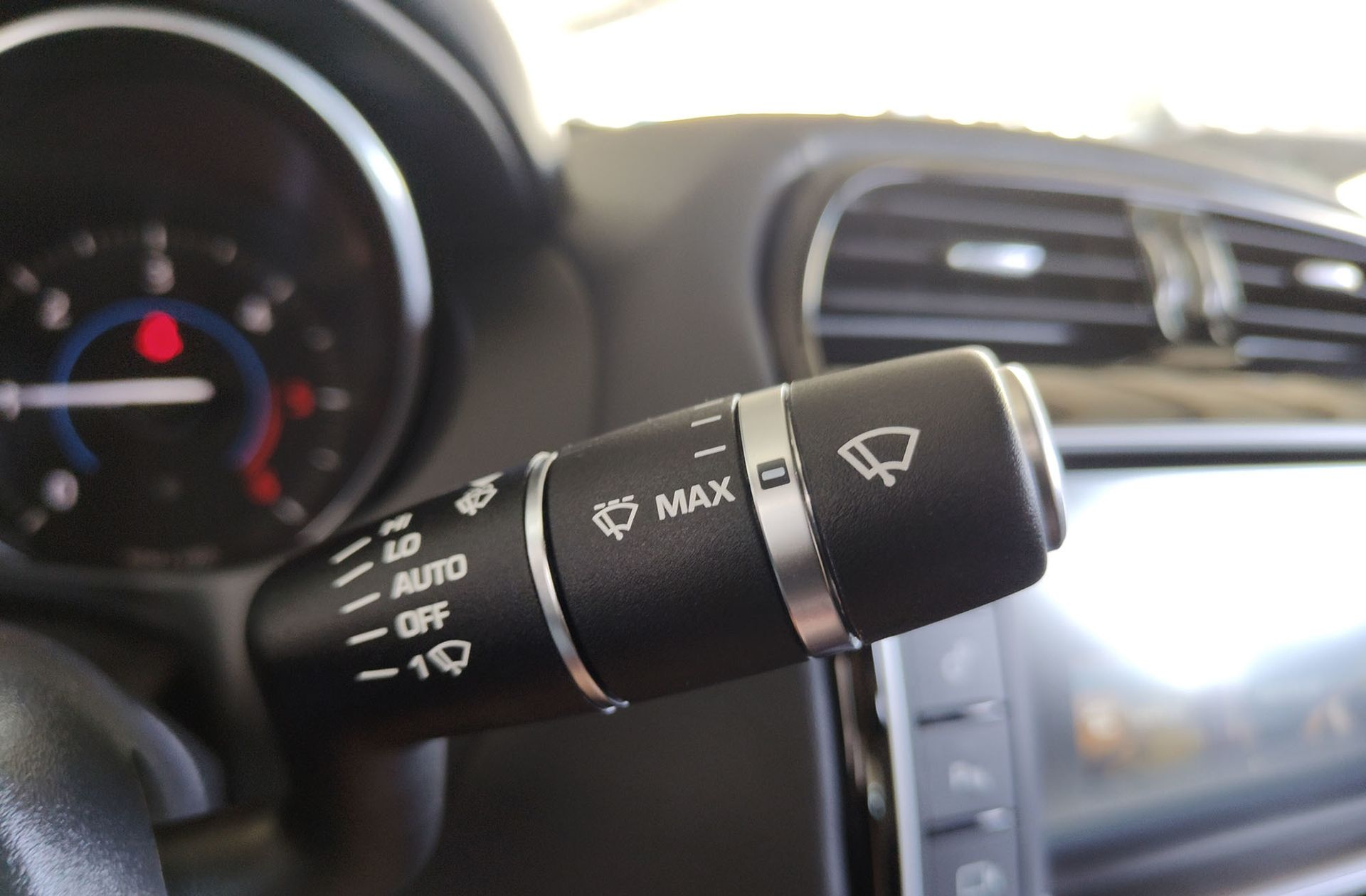Jaguar XE 2.0 Diesel R-Sport RWD - foto 26