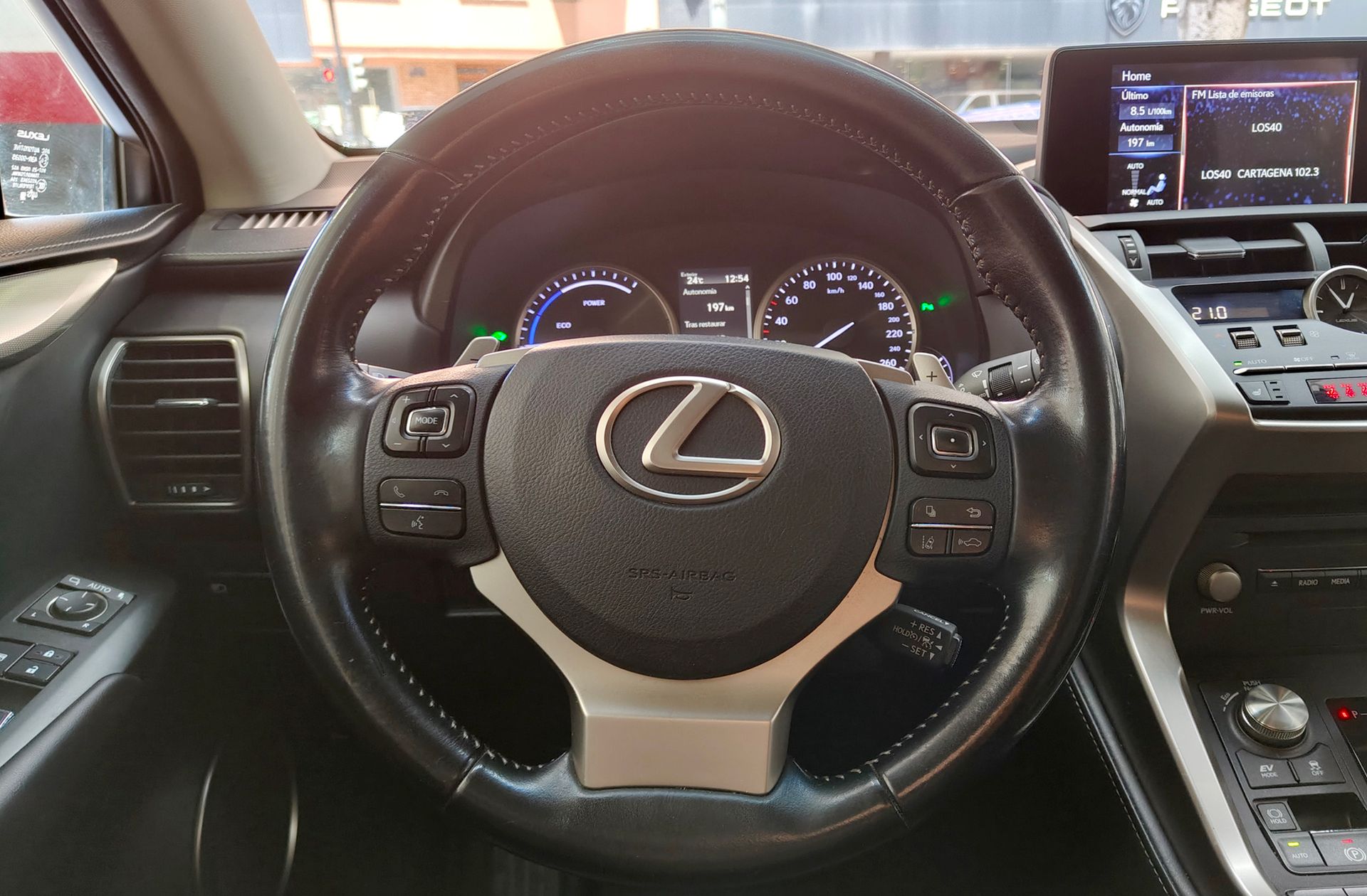 Lexus NX 300h Executive 4WD - foto 25