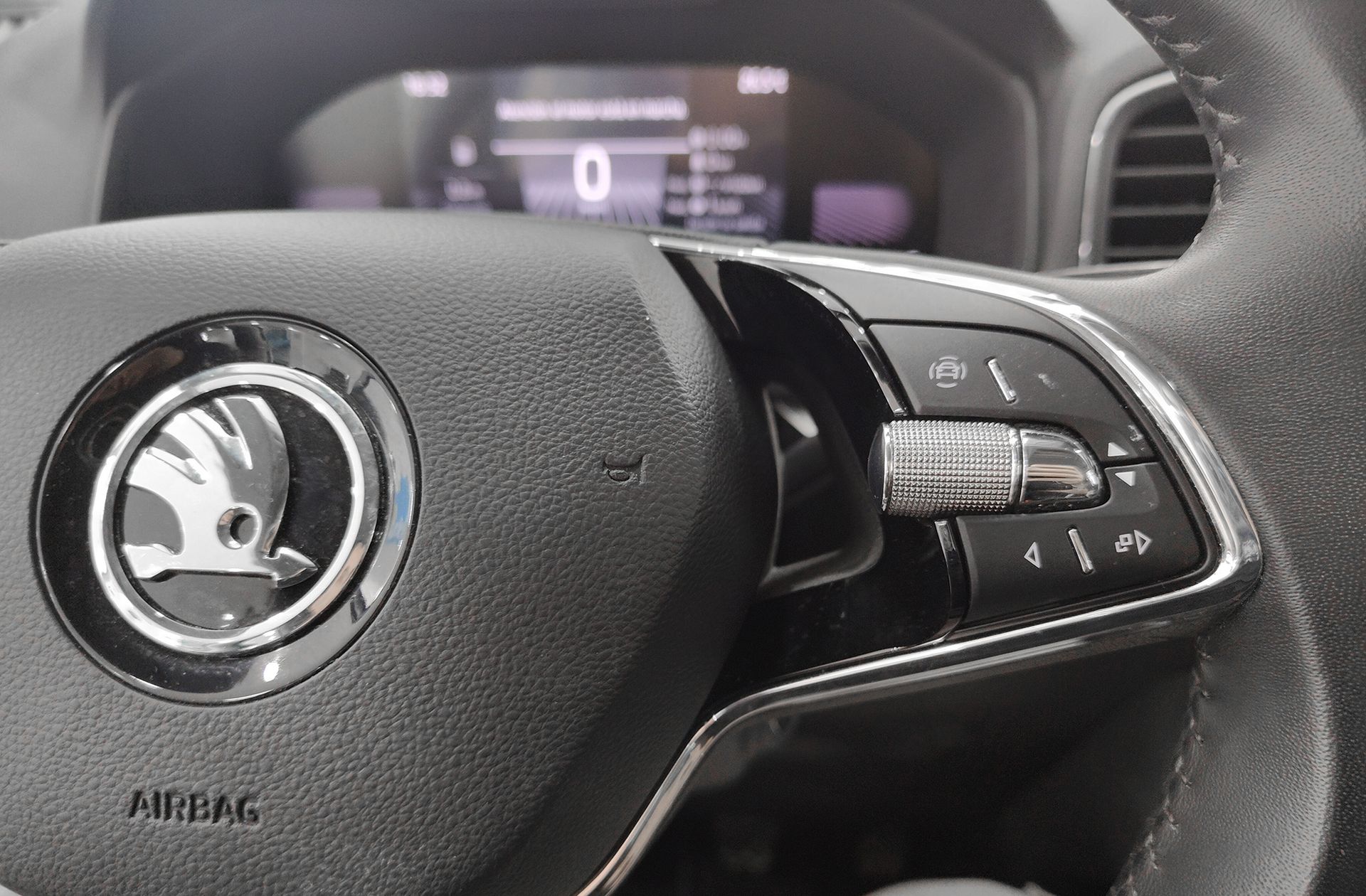Škoda Karoq 2.0 TDI Selection - foto 26