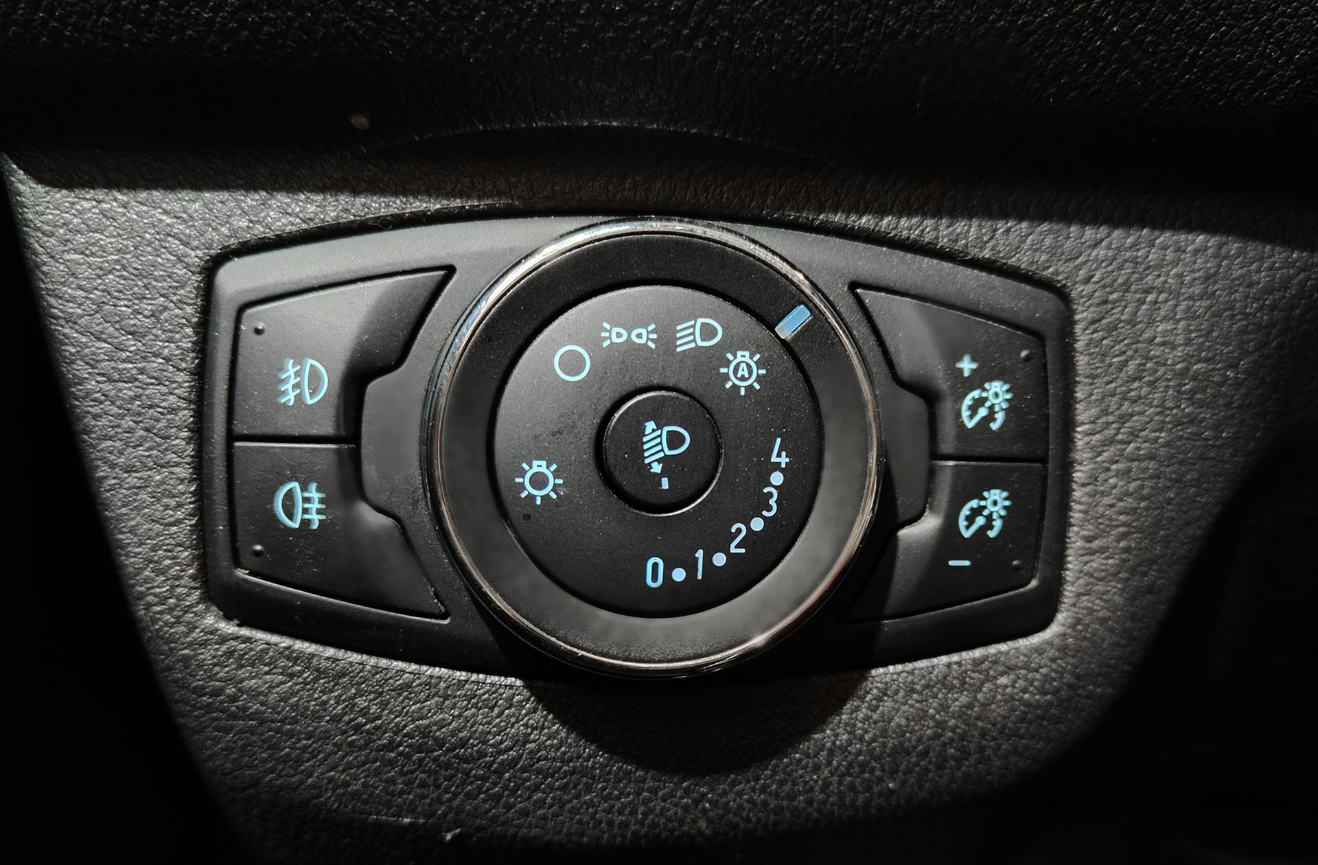 Ford Tourneo Courier 1.0 EcoBoost Titanium - foto 8
