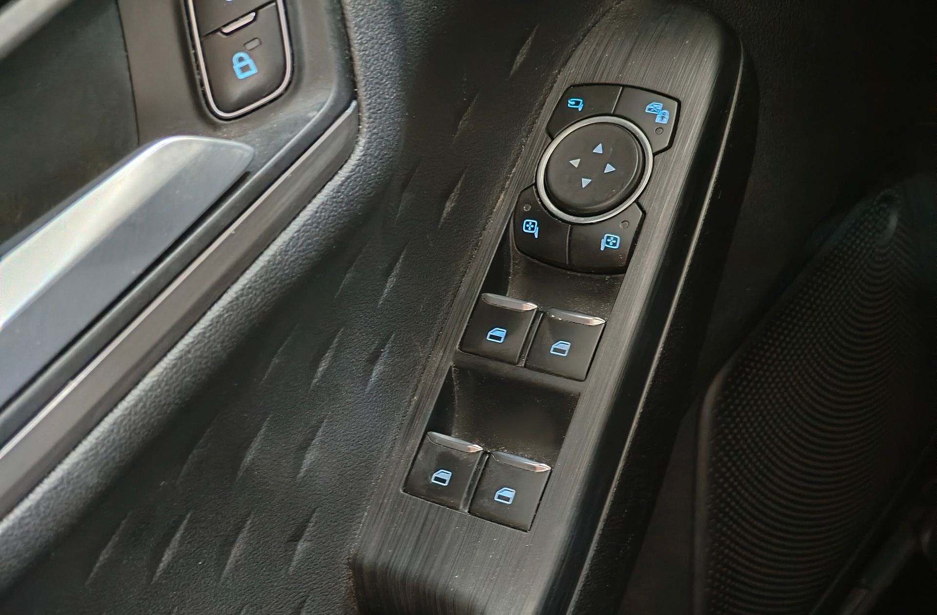 Ford Kuga 2.0 EcoBlue MHEV Titanium - foto 39