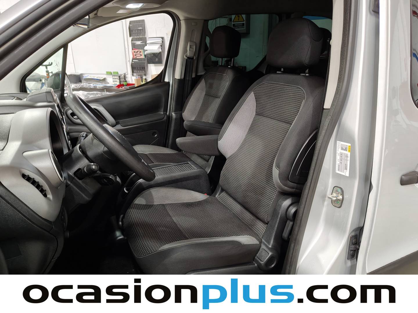 Foto asientos delanteros Peugeot Partner Peugeot Partner Tepee BlueHDi 120 Outdoor (120 CV)