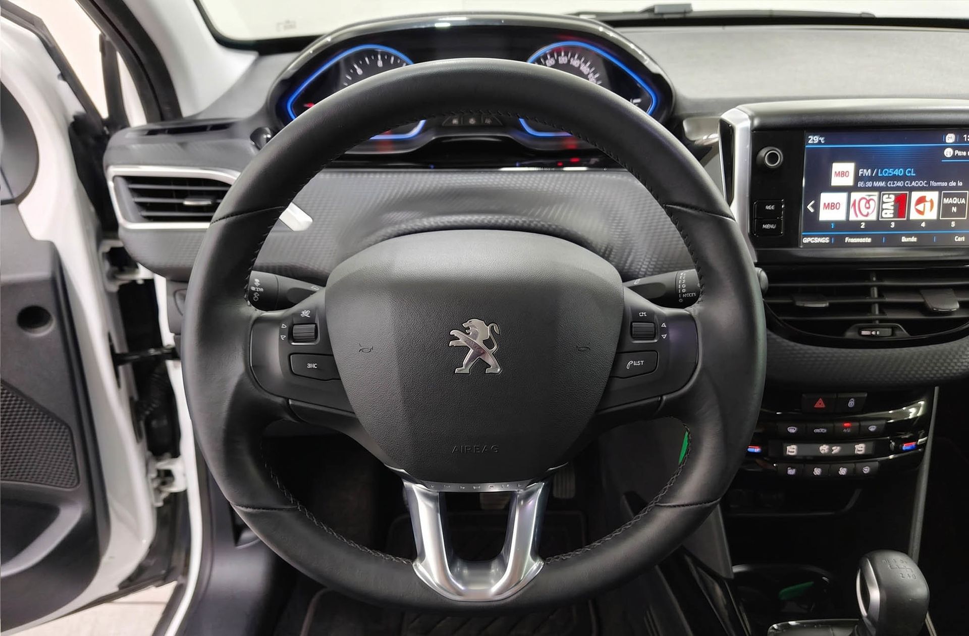 Peugeot 2008 BlueHDi 120 Allure - foto 24