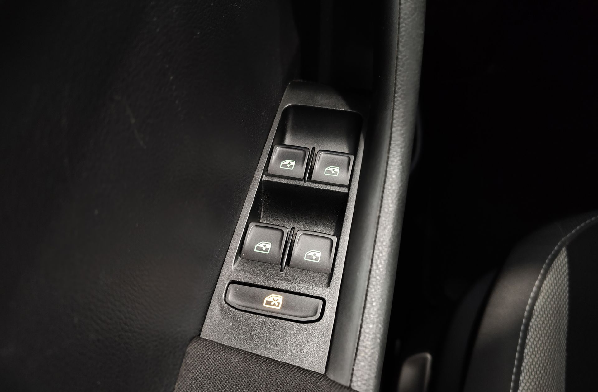 Škoda Fabia 1.0 TSI Like - foto 30
