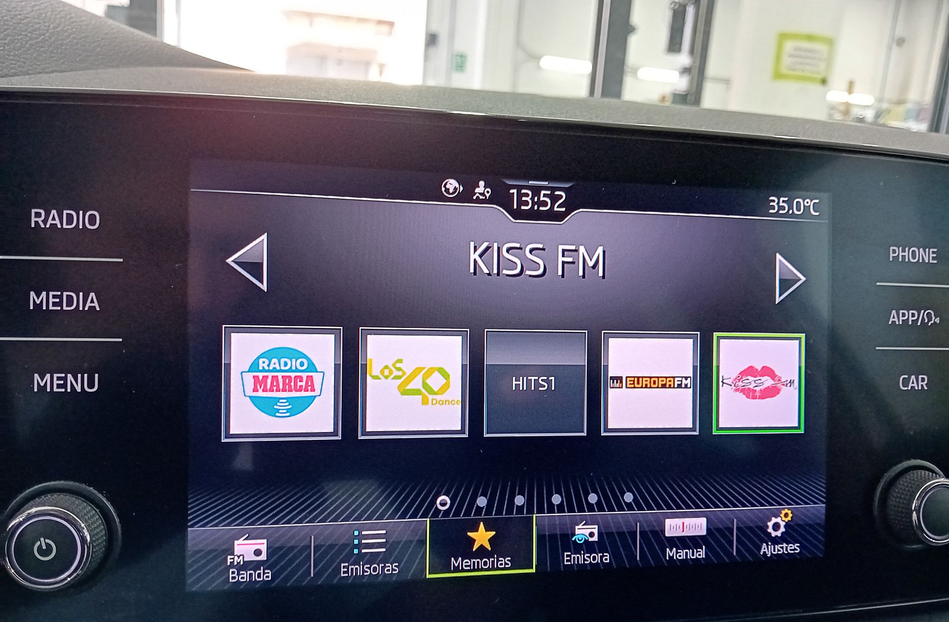 Škoda Scala 1.5 TSI Emotion - foto 33