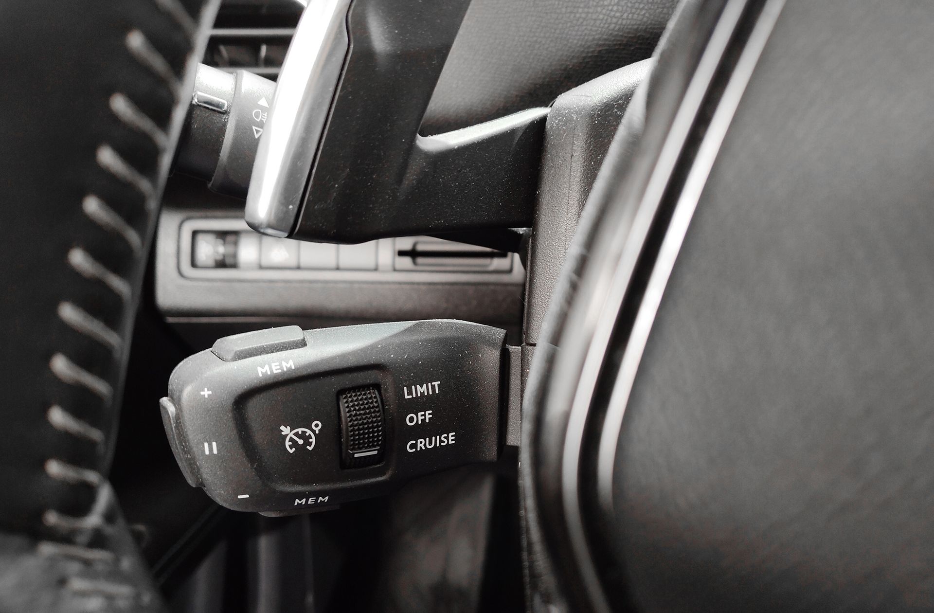 Peugeot 5008 1.2 Allure Pack eDCS6 7 plazas - foto 29
