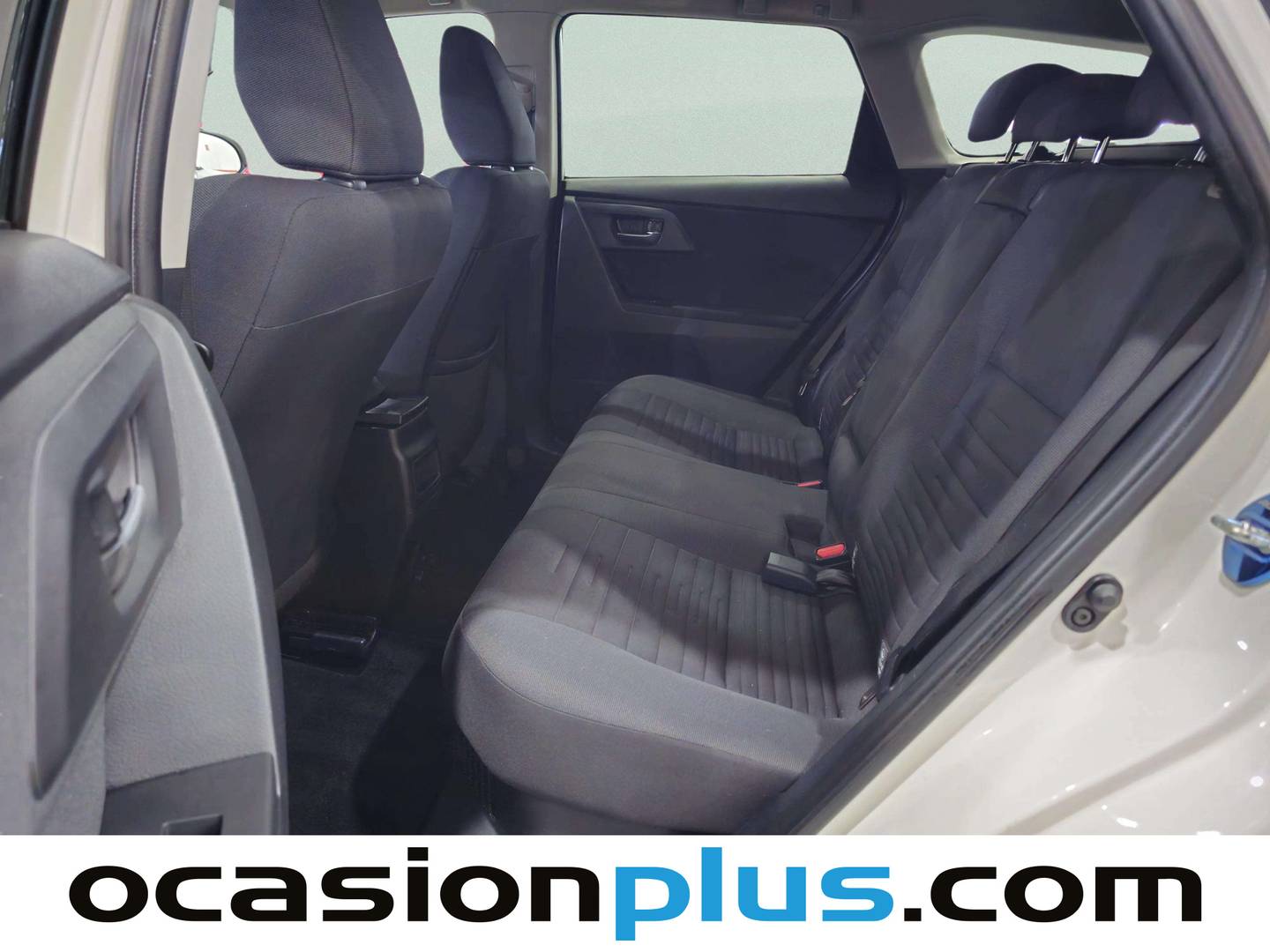 Foto asientos traseros Toyota Auris Toyota Auris 140H Touring Sports Active (136 CV)