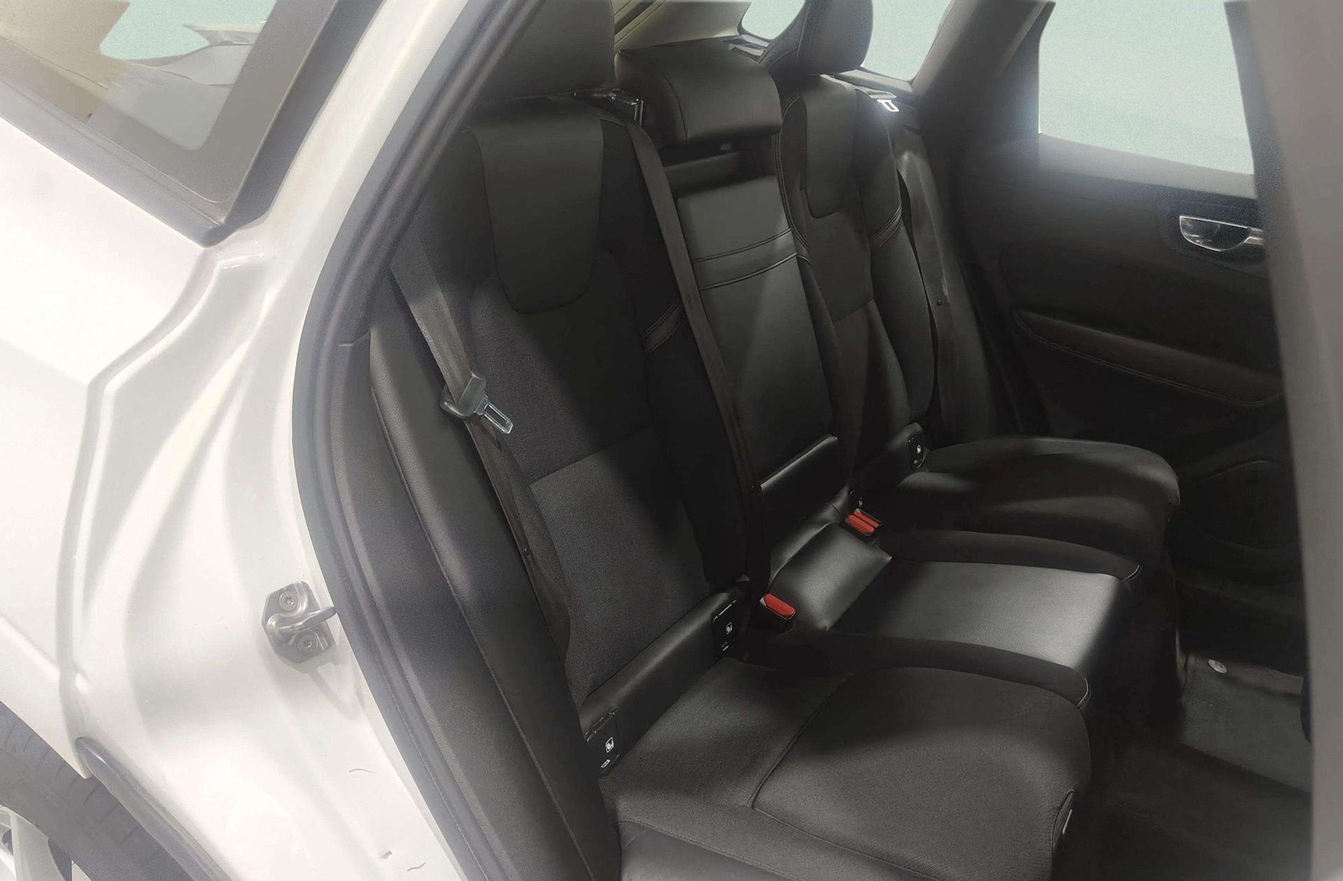 Volvo XC60 D4 Momentum - foto 22