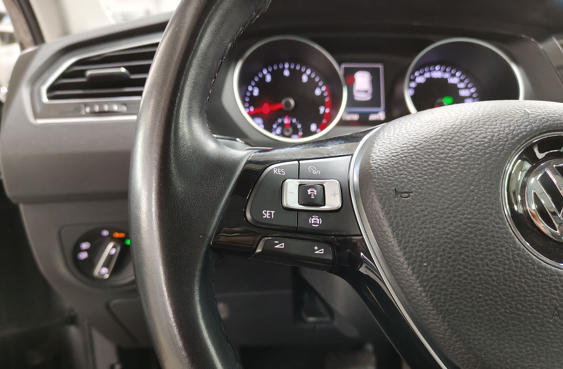 Volkswagen Tiguan Advance 1.5 TSI DSG Pack R-line - foto 34