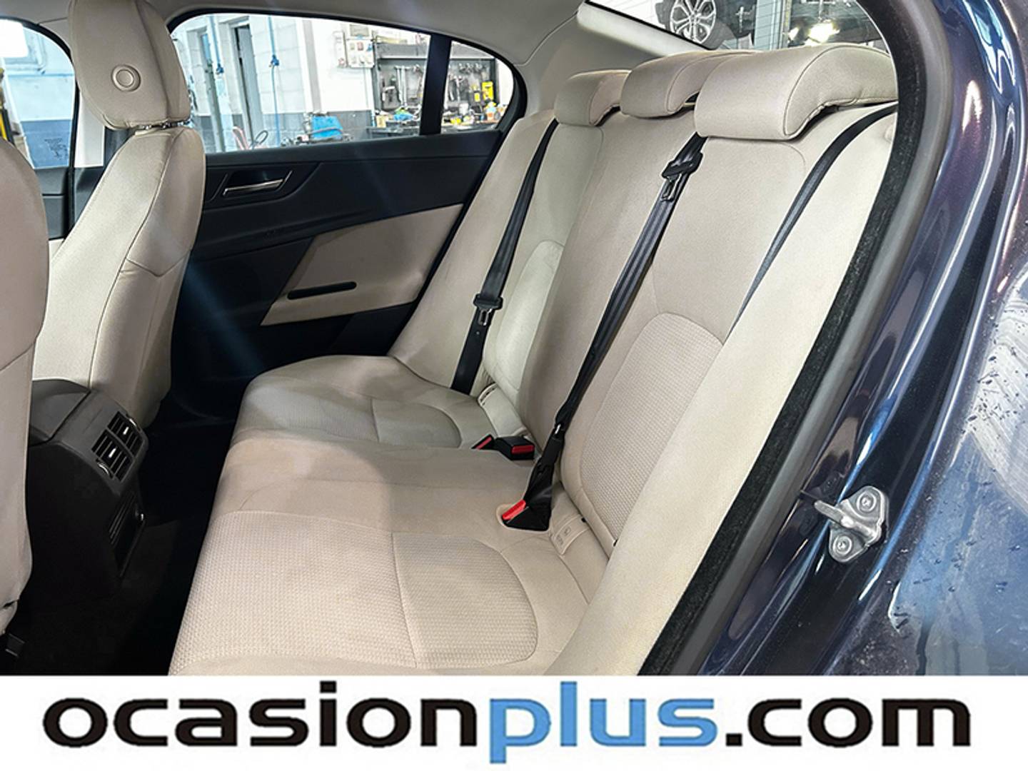 Foto asientos traseros Jaguar XE Jaguar XE 2.0 Diesel Pure RWD Auto (180 CV)