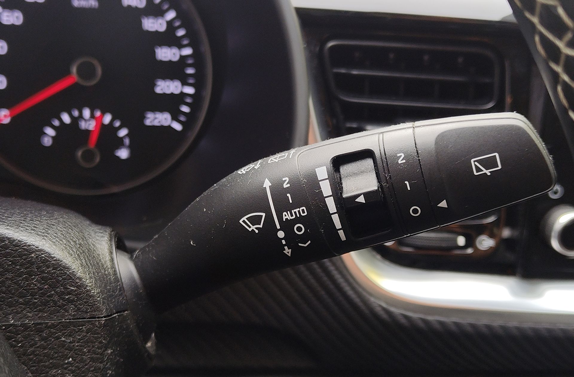 Kia Stonic 1.0 T-GDi MHEV iMT GT Line - foto 29