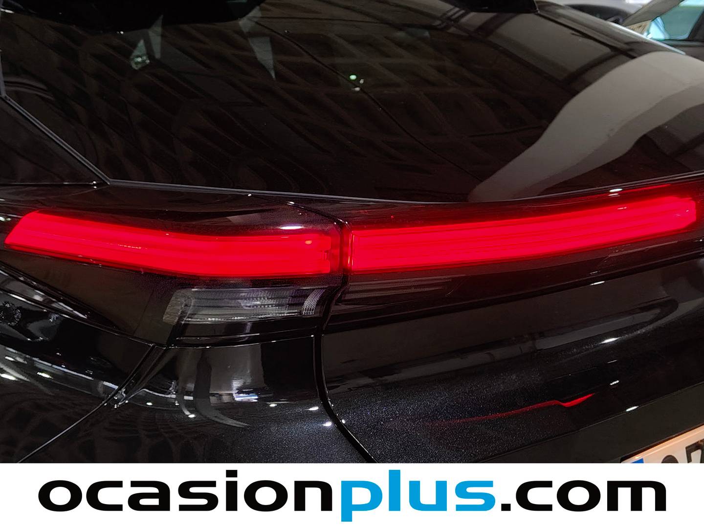 Acabados Toyota C-HR Toyota C-HR 140H Advance  (140 CV)