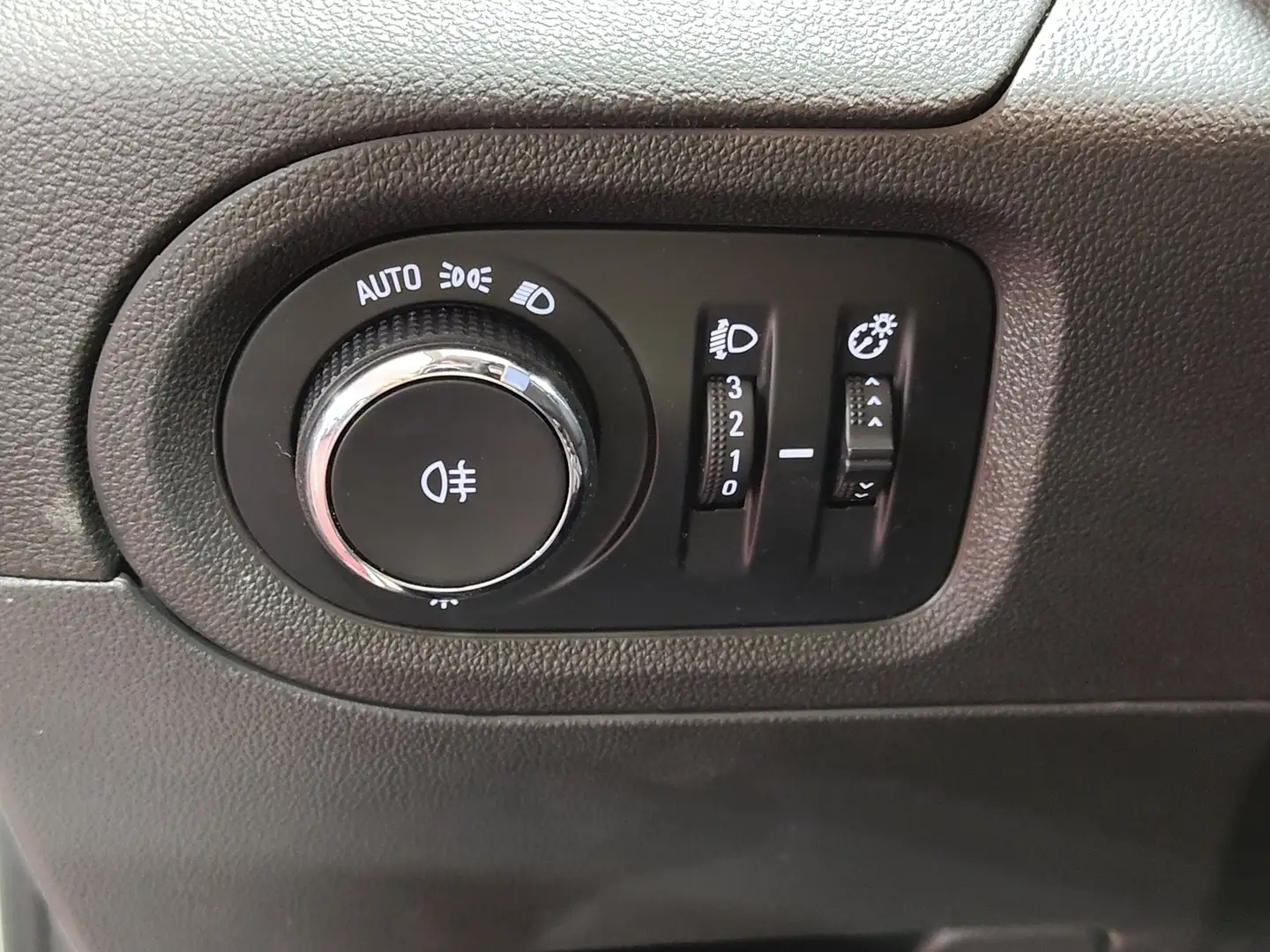 Foto Opel Grandland X Opel Grandland X 1.2 Turbo S&S ecoTEC Excellence (130 CV)