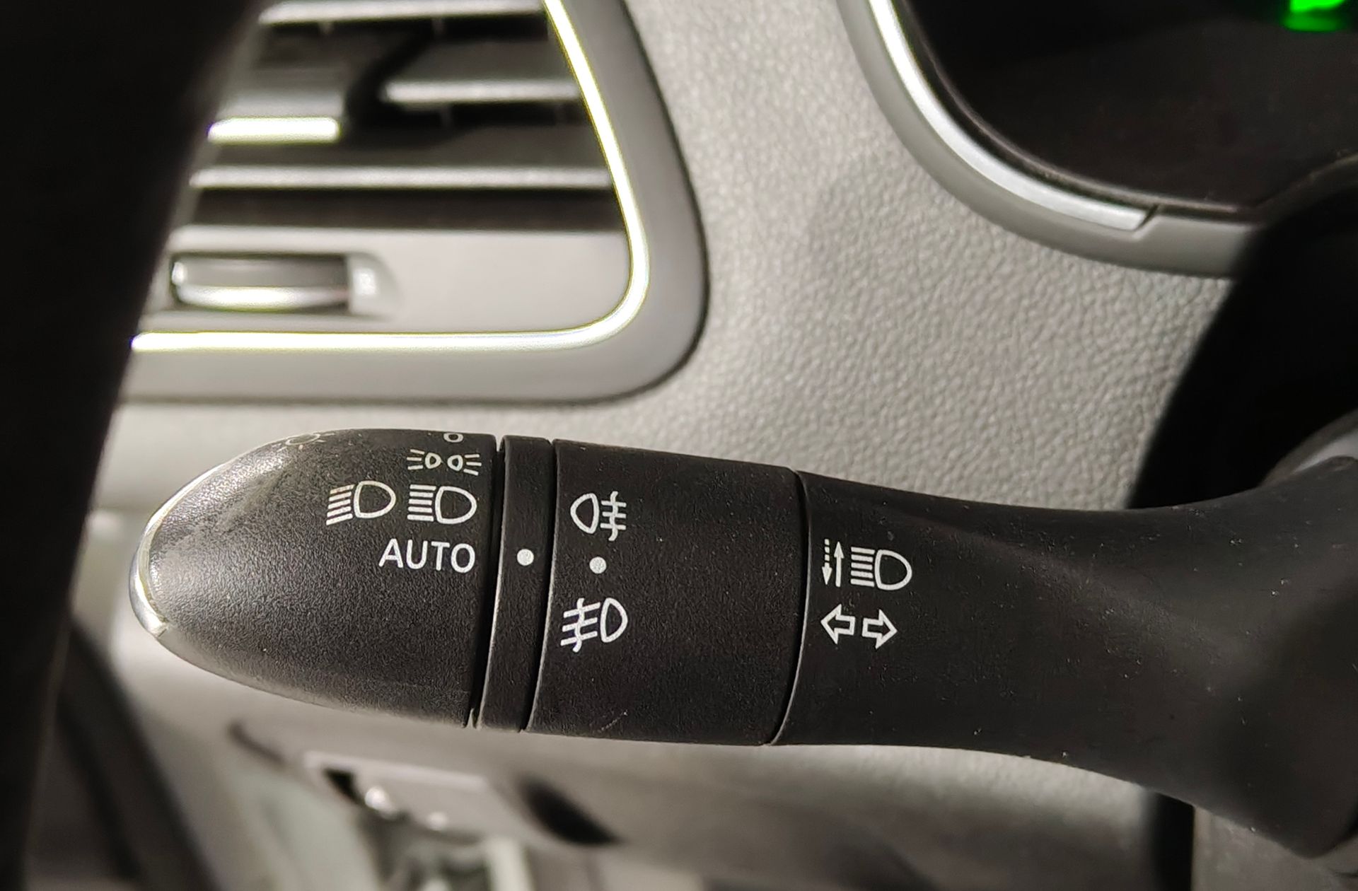 Renault Mégane Limited TCe GPF - foto 23