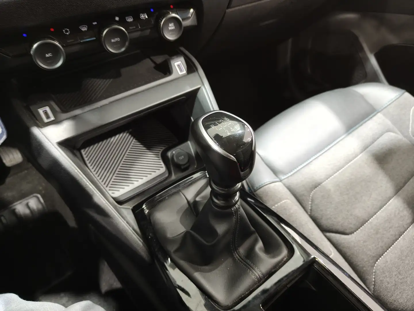 Foto Citroën C4 Citroen C4 PureTech 130 S&S 6v Feel Pack (130 CV)