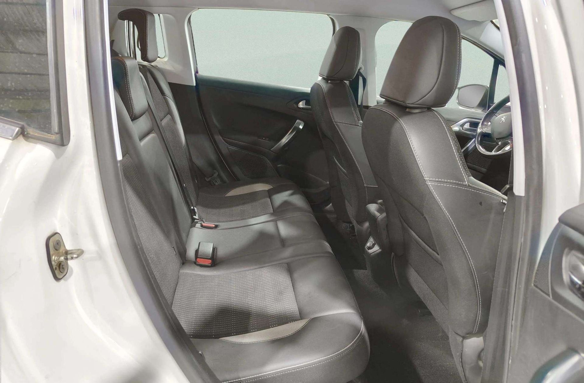 Peugeot 2008 PureTech 110 Allure - foto 18