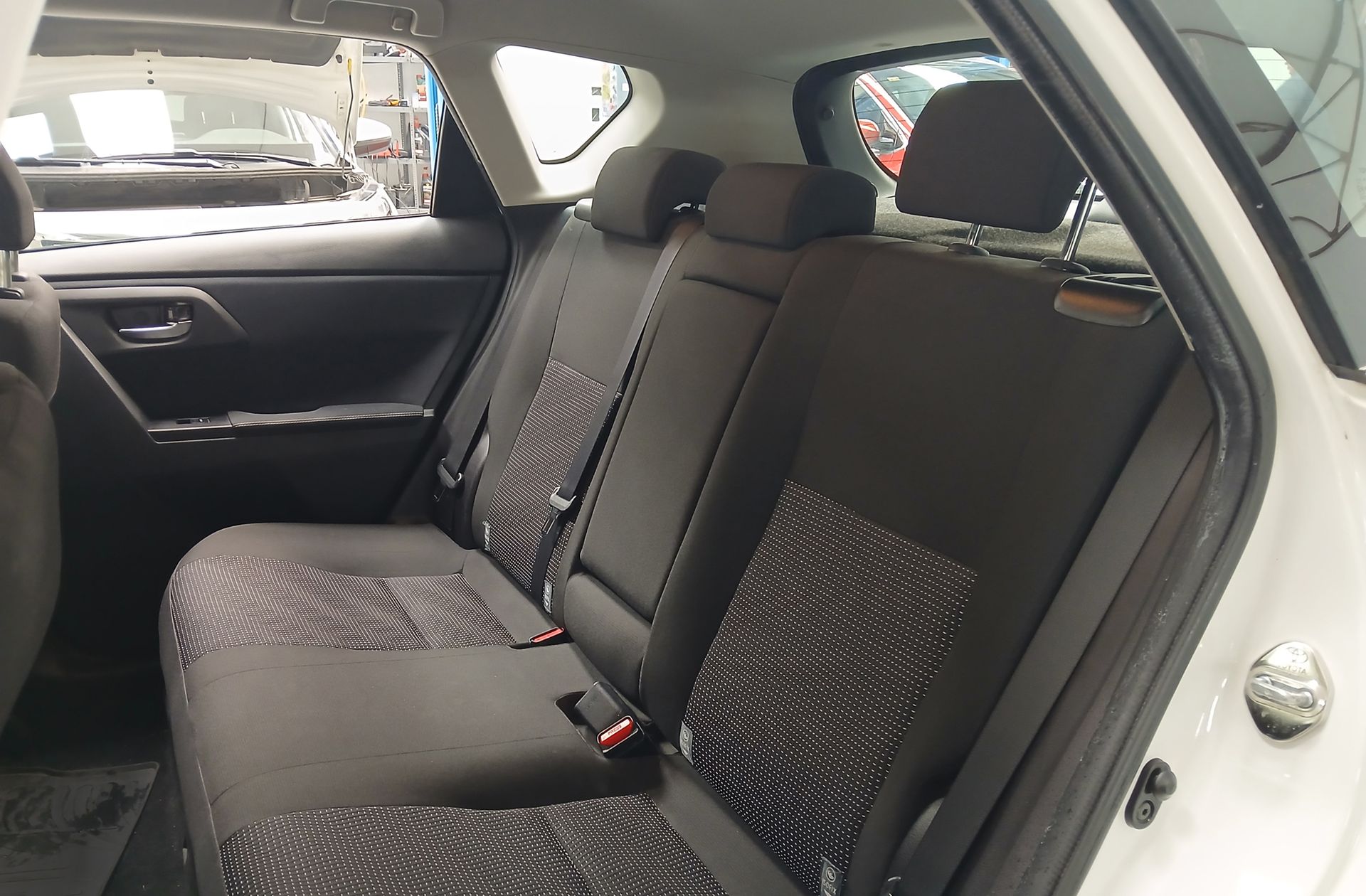 Toyota Auris 1.8 Hybrid Active - foto 10
