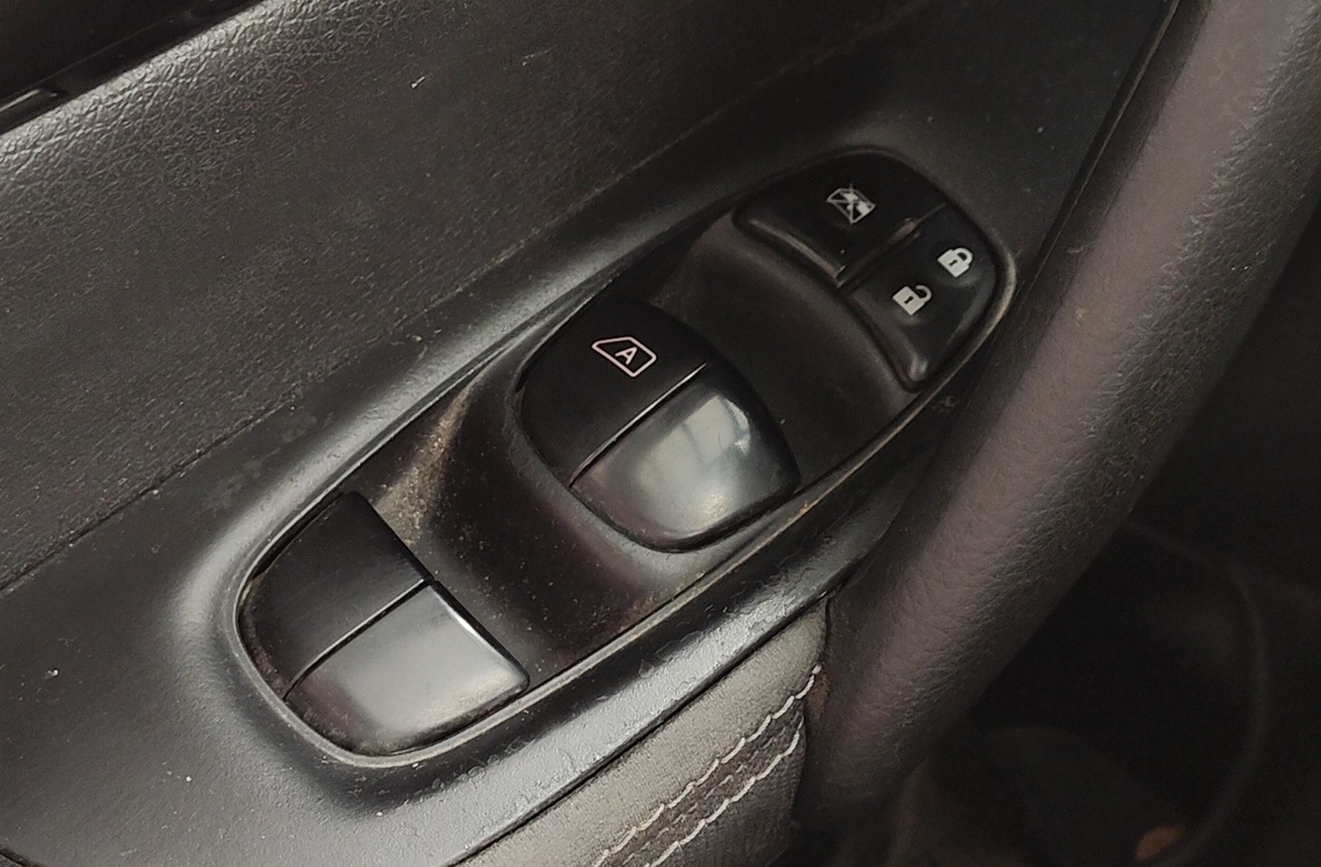 Nissan Qashqai dCi 110 N-Connecta 4x2 - foto 32