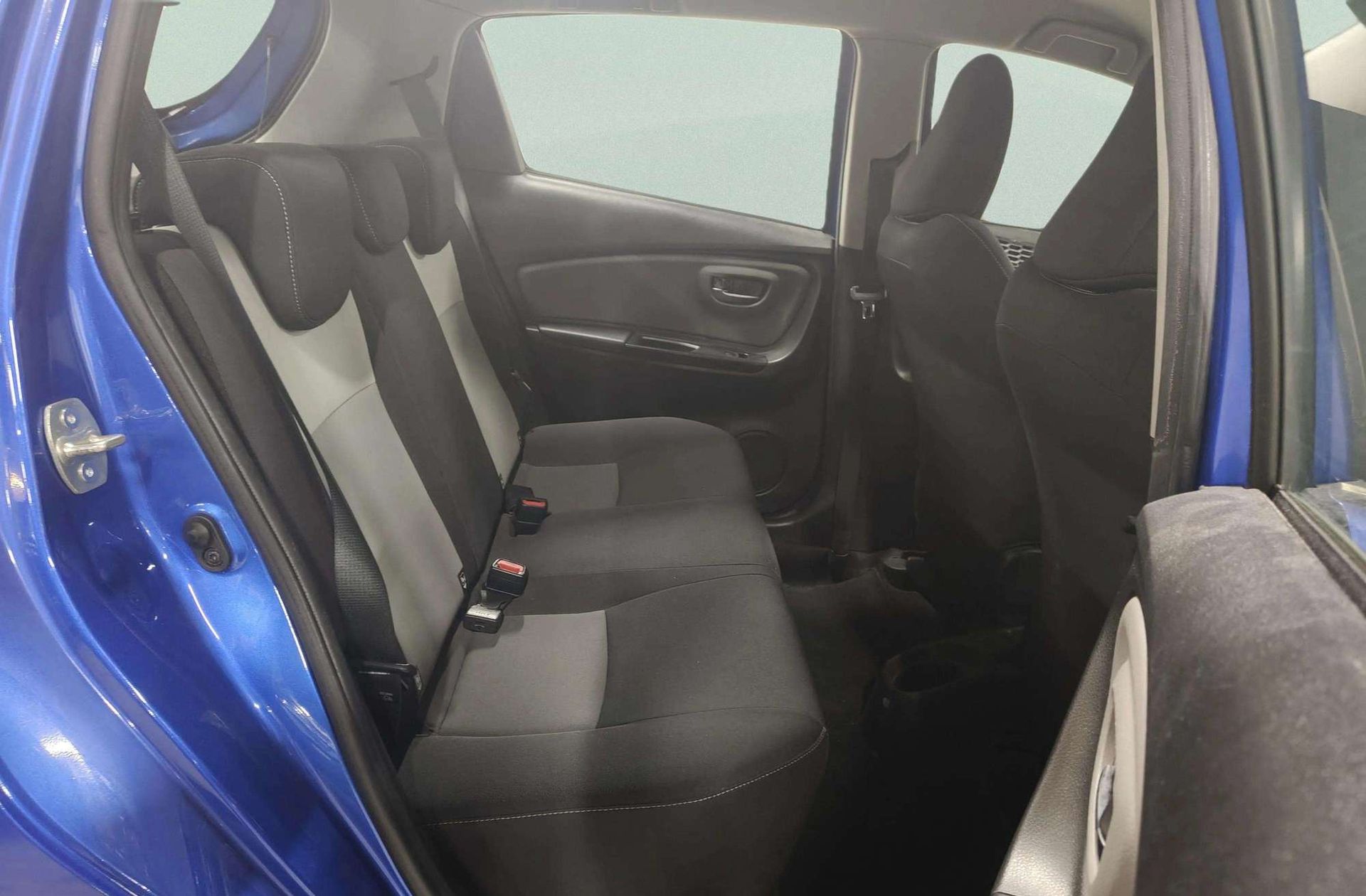 Toyota Yaris 70 Active - foto 15