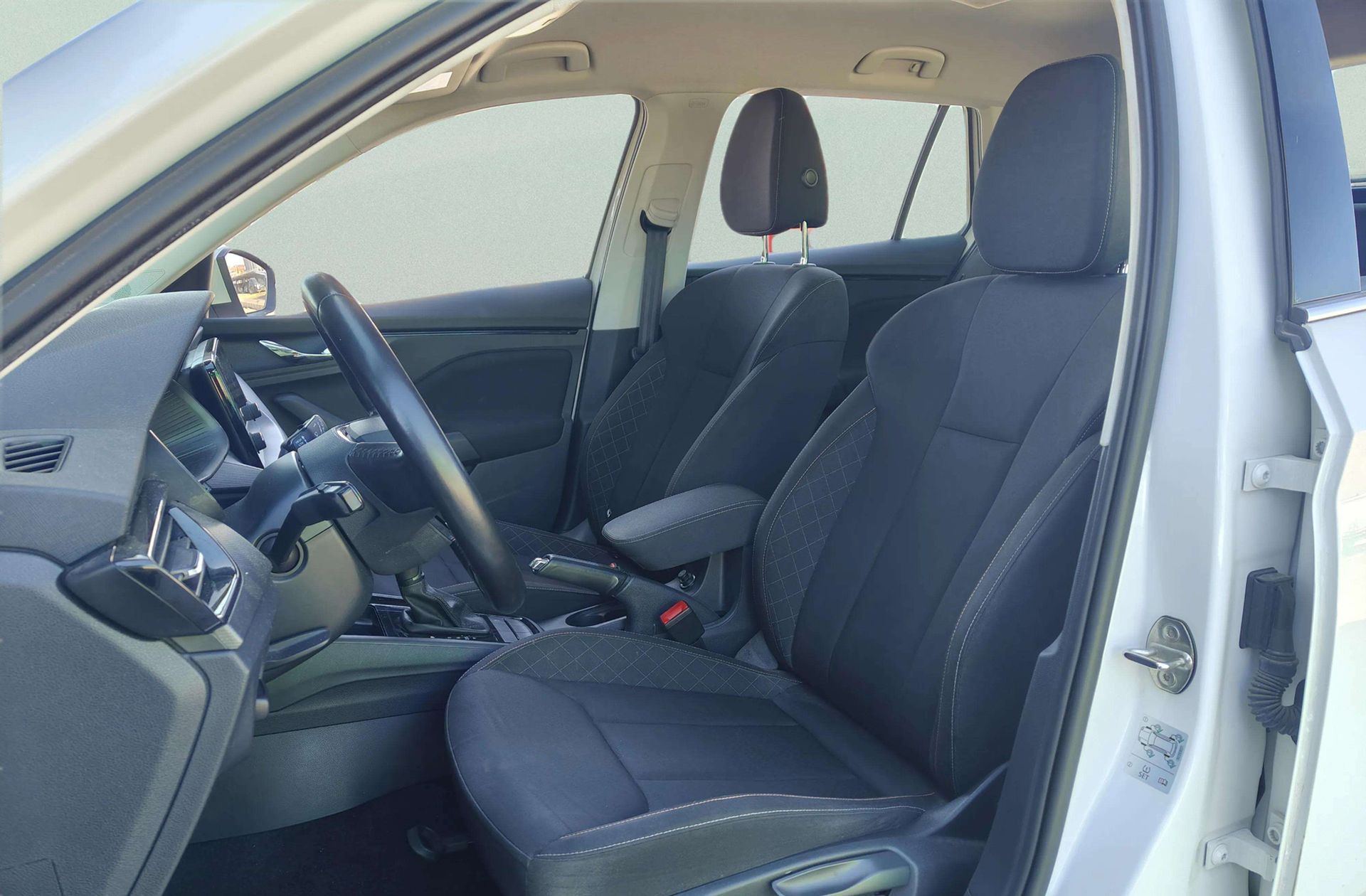 Škoda Kamiq 1.0 TSI Ambition DSG - foto 9