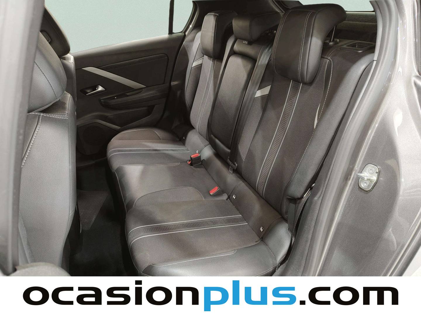 Foto asientos traseros Opel Astra Opel Astra 1.2 Turbo XHT GS (130 CV)