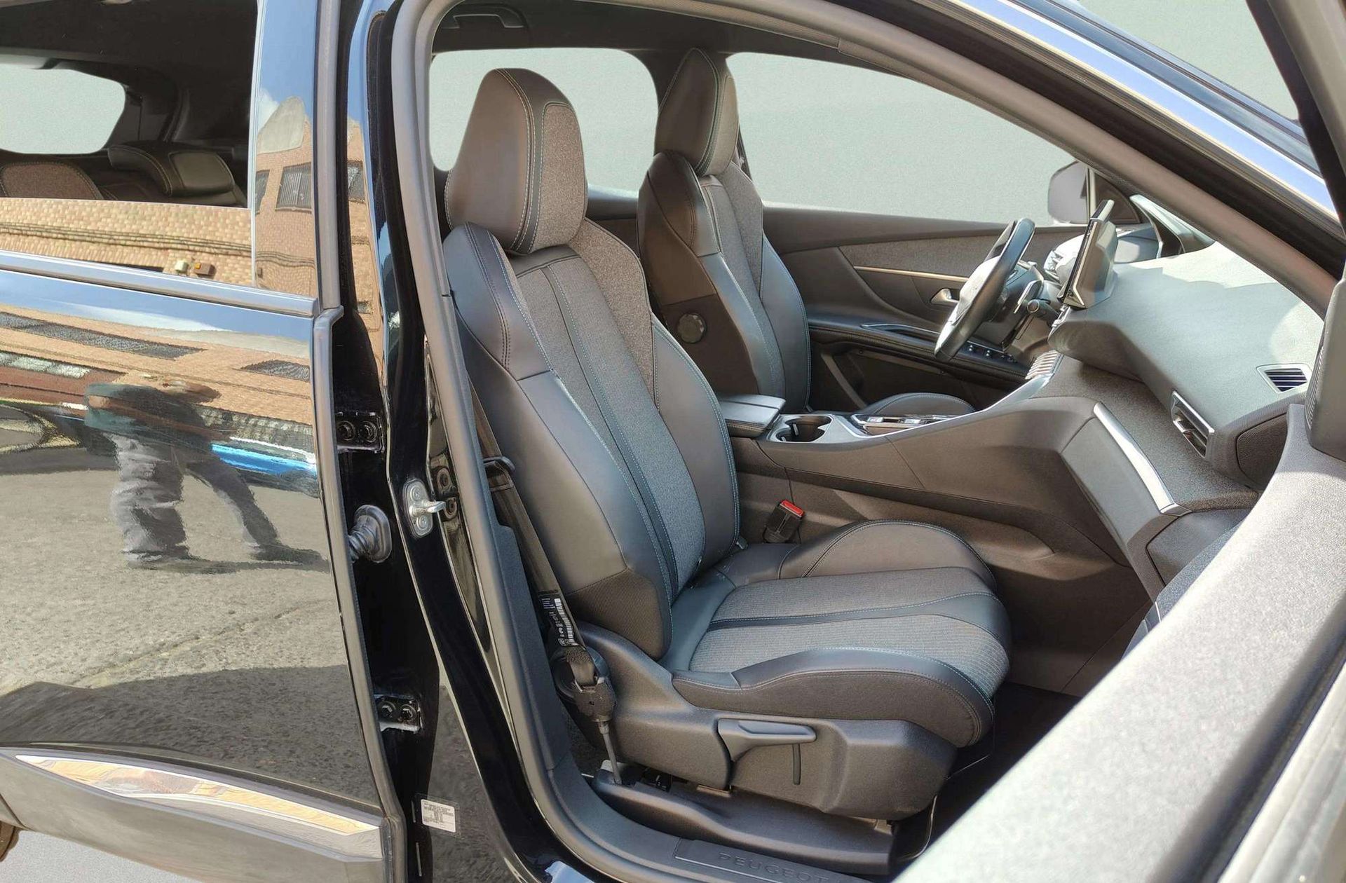 Peugeot 3008 300 Allure Pack e-EAT8 - foto 19