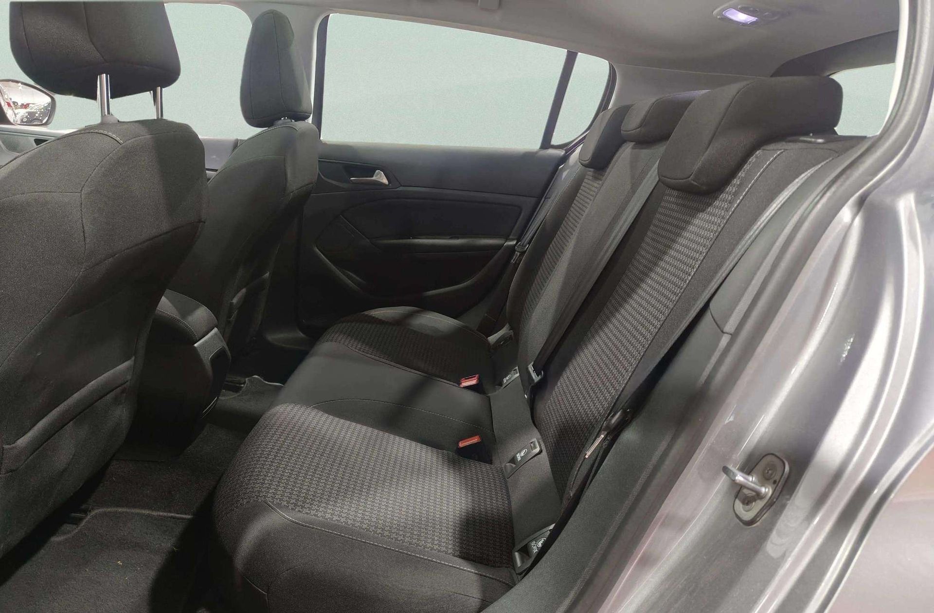 Peugeot 308 PureTech 130 Active EAT6 - foto 12