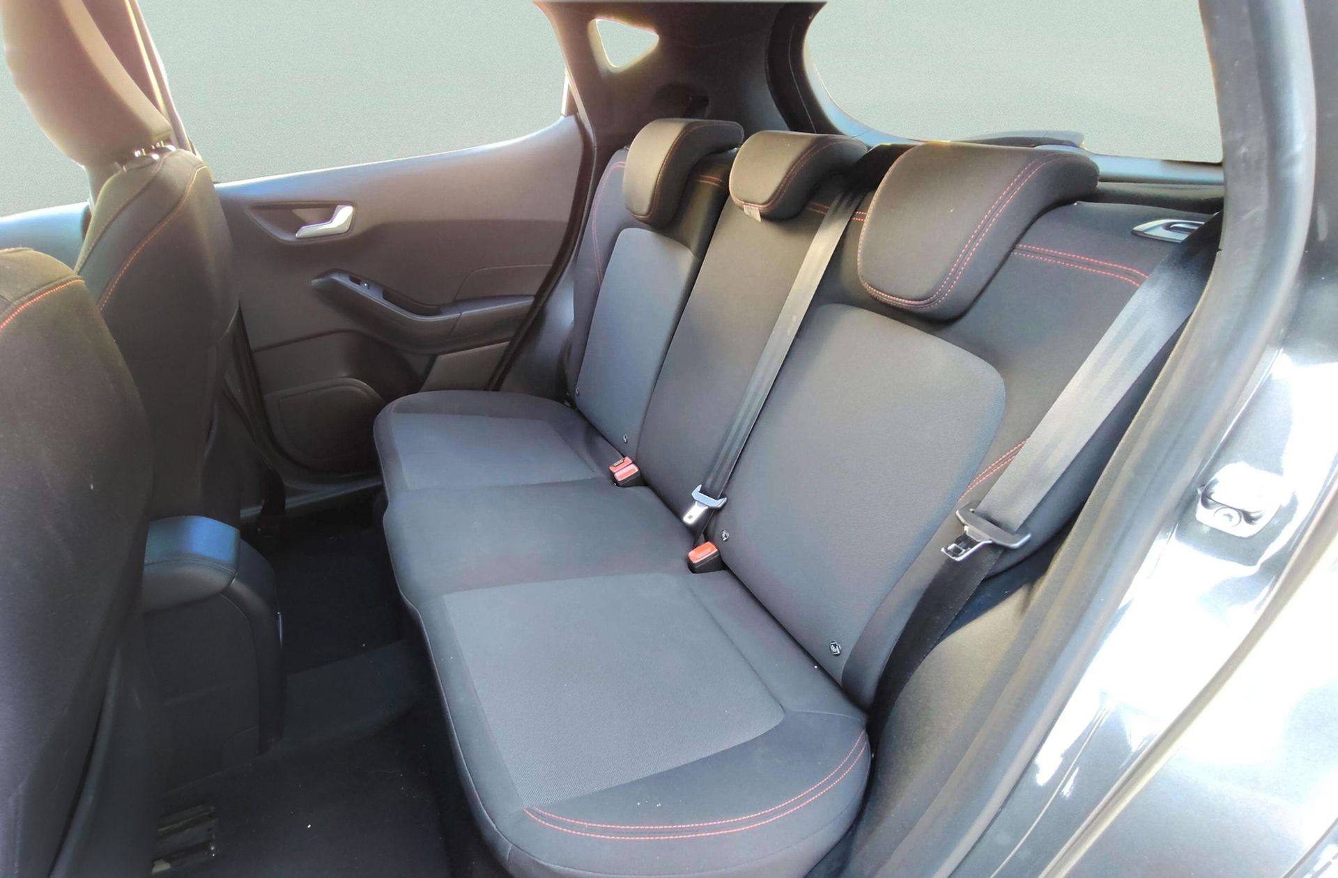 Ford Fiesta 1.0 EcoBoost MHEV ST-Line - foto 11