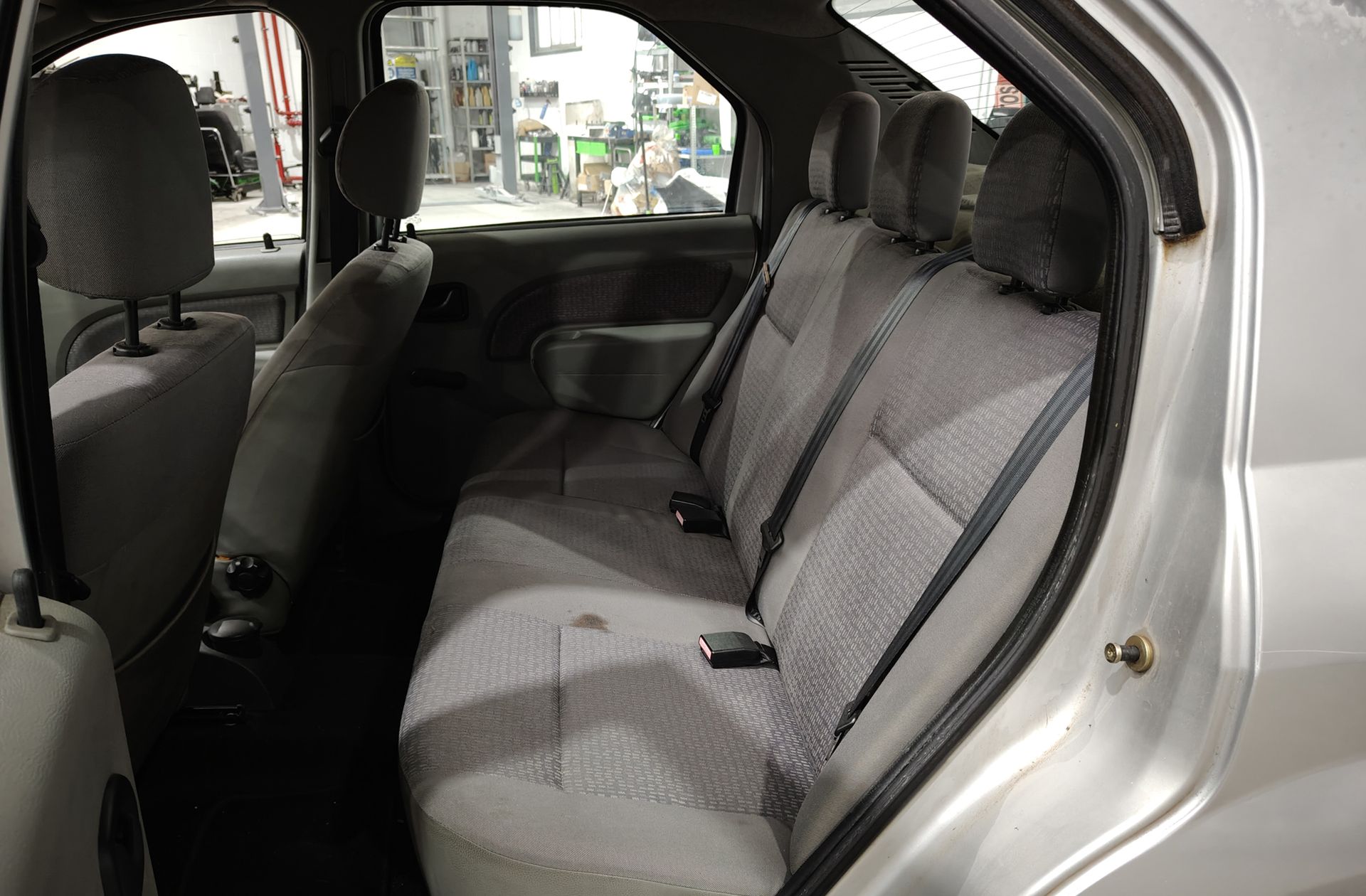 Dacia Logan 1.6 Laureate - foto 9